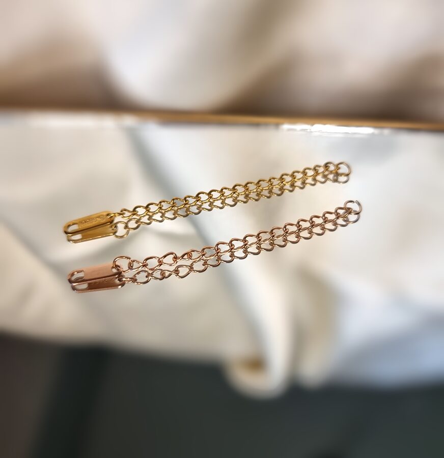 Apzeltīta ķēdīte, neizraisa alerģiju, kvalitatīva, neapsūbē. Drošs pirkums, ātra piegāde, plašs sortiments, vienkāršota atgriešana. Klasiska ķēdīte, kaklarota i…