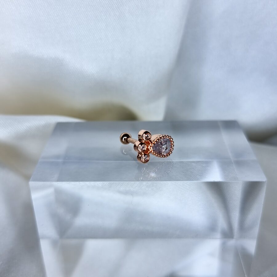 Apzeltīts pīrsings, neizraisa alerģiju, kvalitatīvi pīrsingi, neapsūbē, mitrumizturīgi. Drošs pirkums, ātra piegāde, plašs sortiments, vienkārša atgriešana. Deg…