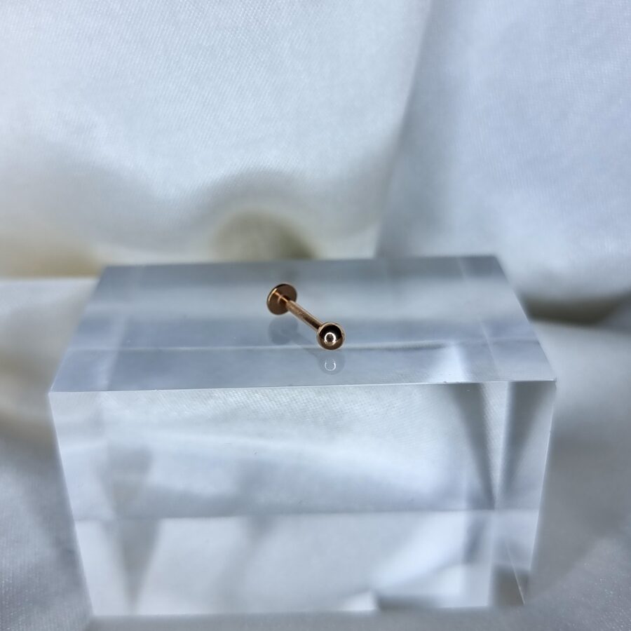 Apzeltīts pīrsings, neizraisa alerģiju, kvalitatīvi pīrsingi, neapsūbē, mitrumizturīgi. Drošs pirkums, ātra piegāde, plašs sortiments, vienkārša atgriešana. Deg…