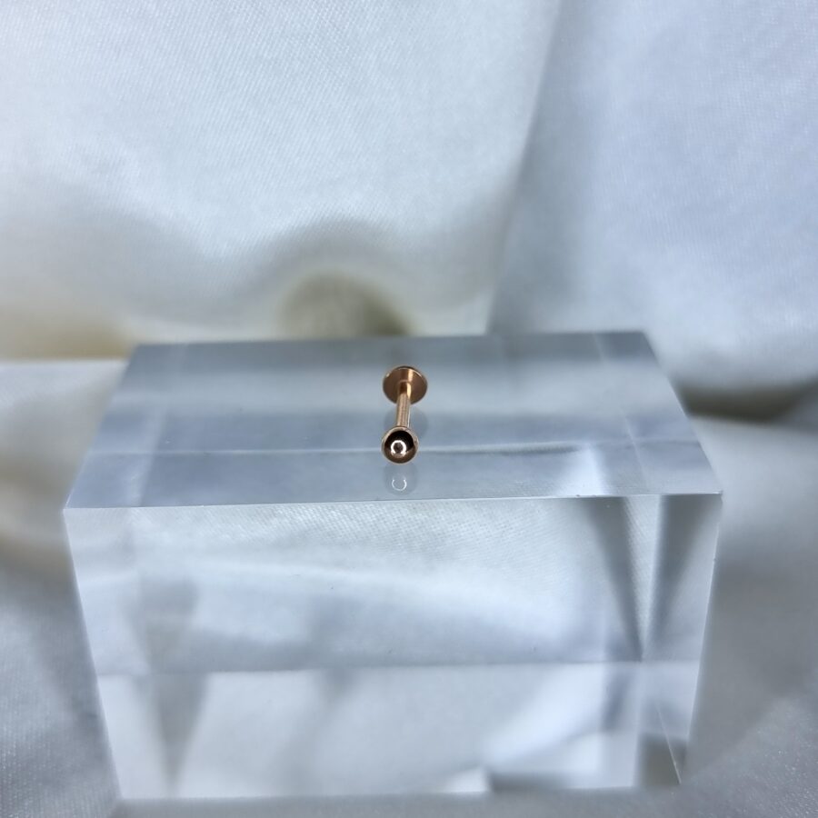 Apzeltīts pīrsings, neizraisa alerģiju, kvalitatīvi pīrsingi, neapsūbē, mitrumizturīgi. Drošs pirkums, ātra piegāde, plašs sortiments, vienkārša atgriešana. Deg…