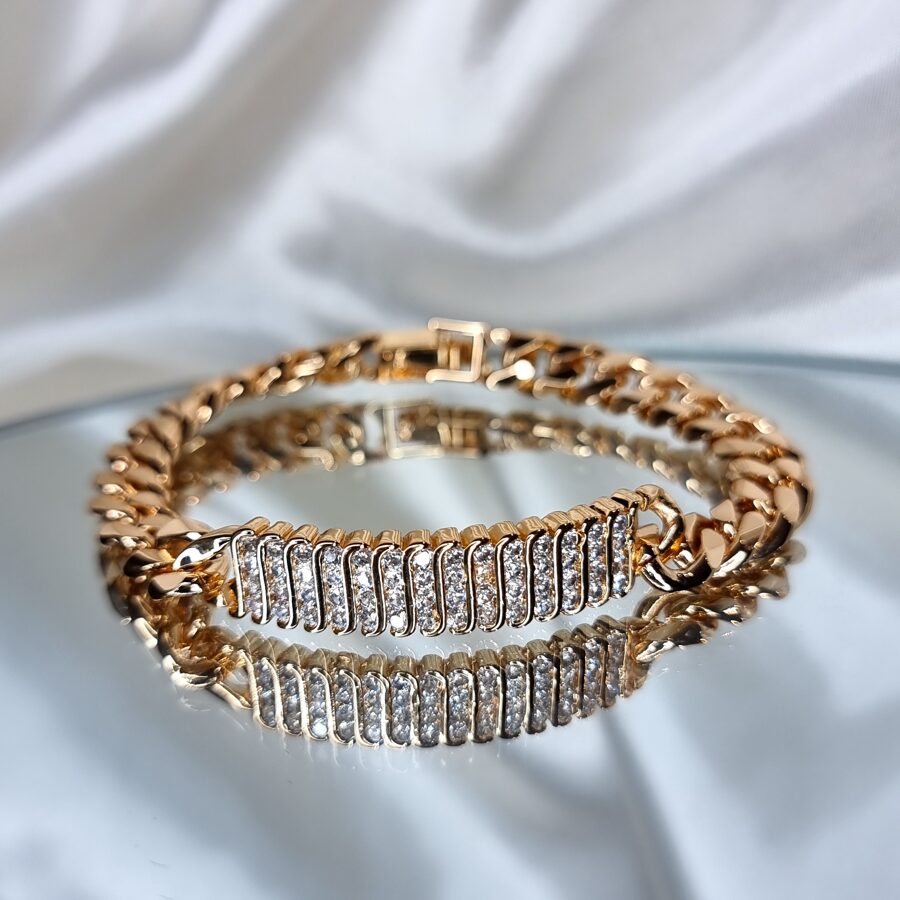 Apzeltīta rokassprādze, neizraisa alerģiju, kvalitatīva, neapsūbē. Drošs pirkums, ātra piegāde, plašs sortiments, vienkāršota atgriešana. Klasiska ķēdīte, rokas…