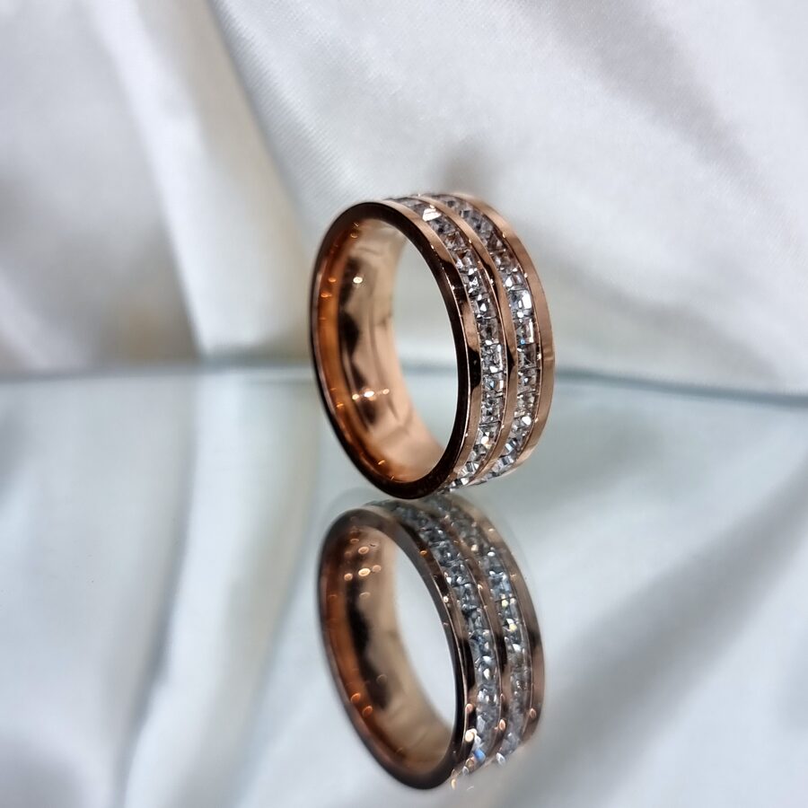 Apzeltīts gredzens, neizraisa alerģiju, kvalitatīvs, neapsūbē, mitrumizturīgs gredzens. Drošs pirkums, ātra piegāde, plašs sortiments, vienkāršota atgriešana. K…