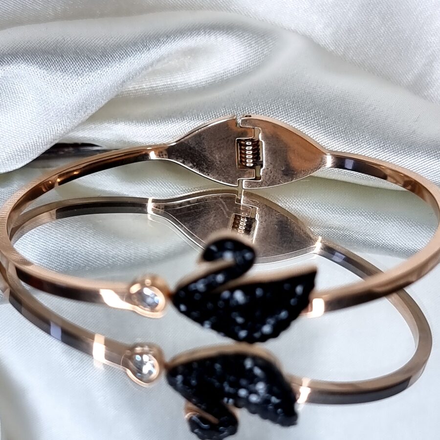 Apzeltīta rokassprādze, neizraisa alerģiju, kvalitatīva, neapsūbē. Drošs pirkums, ātra piegāde, plašs sortiments, vienkāršota atgriešana. Klasiska ķēdīte, rokas…