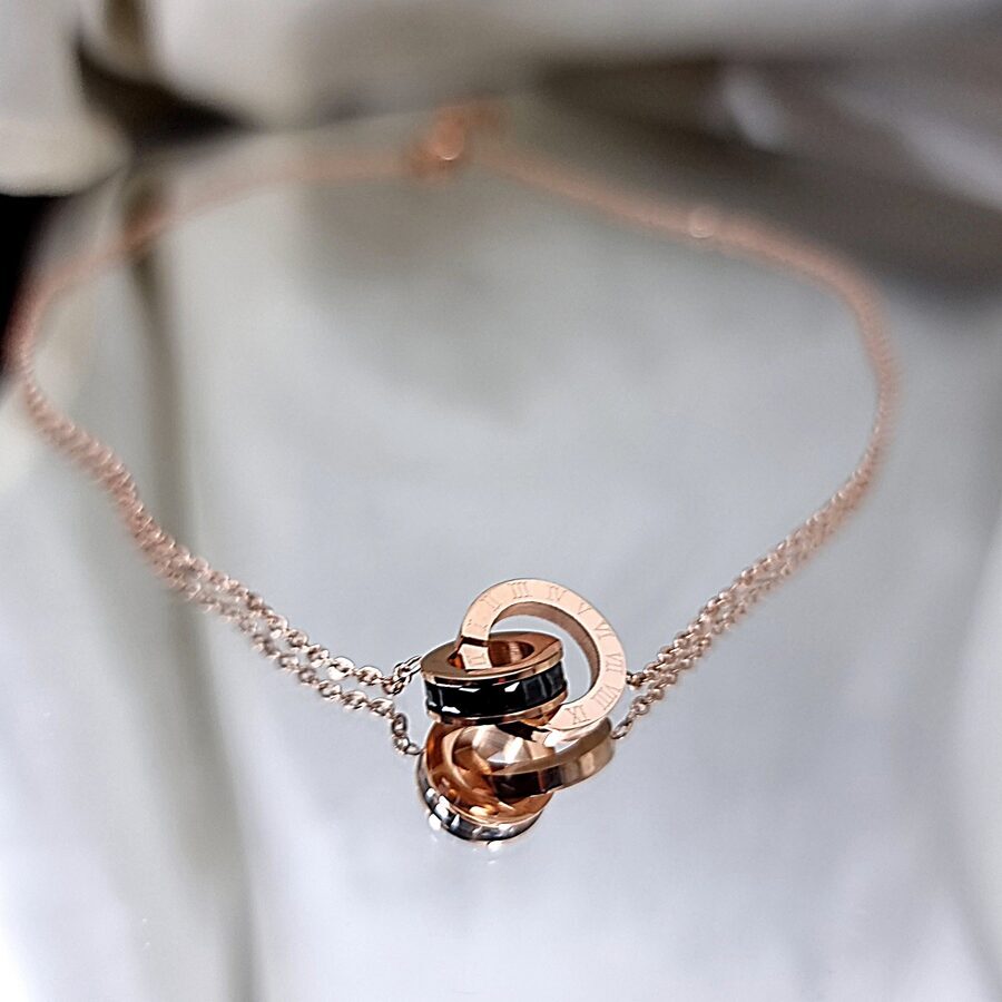 Apzeltīta ķēdīte, neizraisa alerģiju, kvalitatīva, neapsūbē. Drošs pirkums, ātra piegāde, plašs sortiments, vienkāršota atgriešana. Klasiska ķēdīte, kaklarota i…