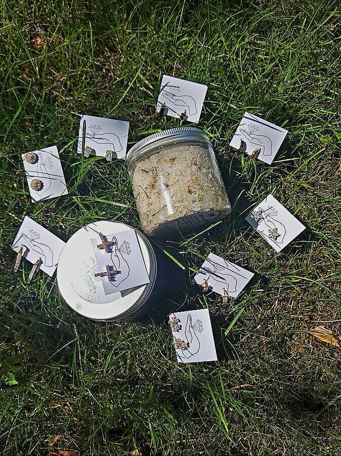 Maigais cukura skrubis, ar pārsteigumu - sadarbībā ar Zabi Crafts! Cukura skrubis dažādos aromātos būs tas, ko meklē savam mājas SPA! Katrā skrubja burciņā atra…