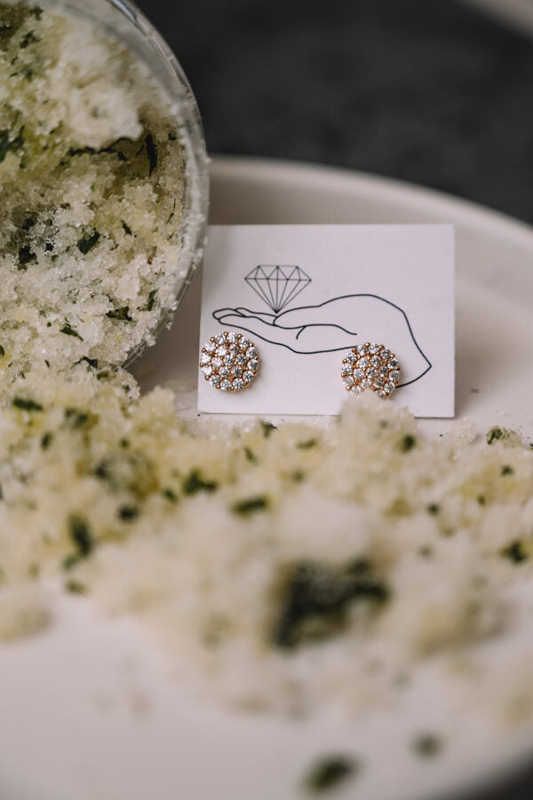 Maigais cukura skrubis, ar pārsteigumu - sadarbībā ar Zabi Crafts! Cukura skrubis dažādos aromātos būs tas, ko meklē savam mājas SPA! Katrā skrubja burciņā atra…