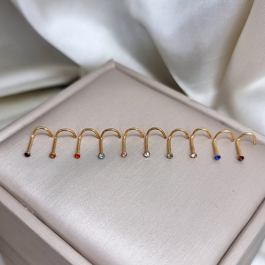 Apzeltīts pīrsings, neizraisa alerģiju, kvalitatīvi pīrsingi, neapsūbē, mitrumizturīgi. Drošs pirkums, ātra piegāde, plašs sortiments, vienkārša atgriešana. Deg…