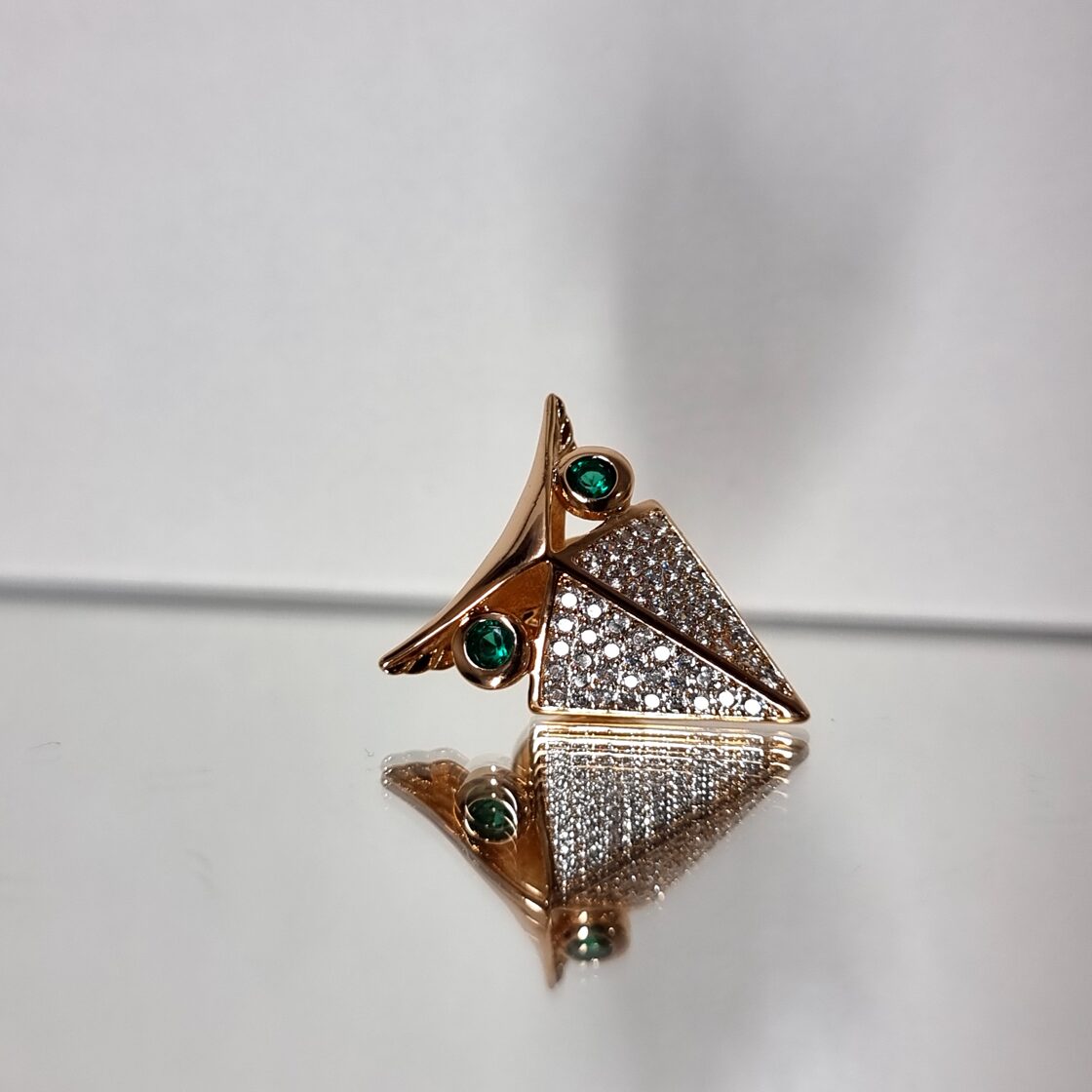 Apzeltīta piespraude, neizraisa alerģiju, kvalitatīva broša, neapsūbē, mitrumizturīga. Drošs pirkums, ātra piegāde, plašs sortiments, vienkāršota atgriešana. Kl…