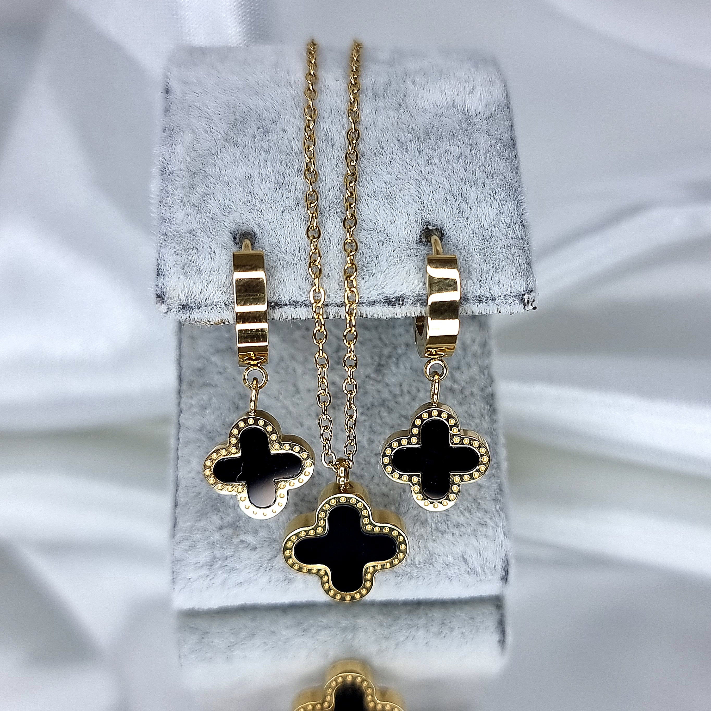 Apzeltīts rotu komplekts, neizraisa alerģiju, kvalitatīvs zelts, neapsūbē, mitrumizturīgs. Drošs pirkums, ātra piegāde, plašs sortiments, vienkāršota atgriešana…