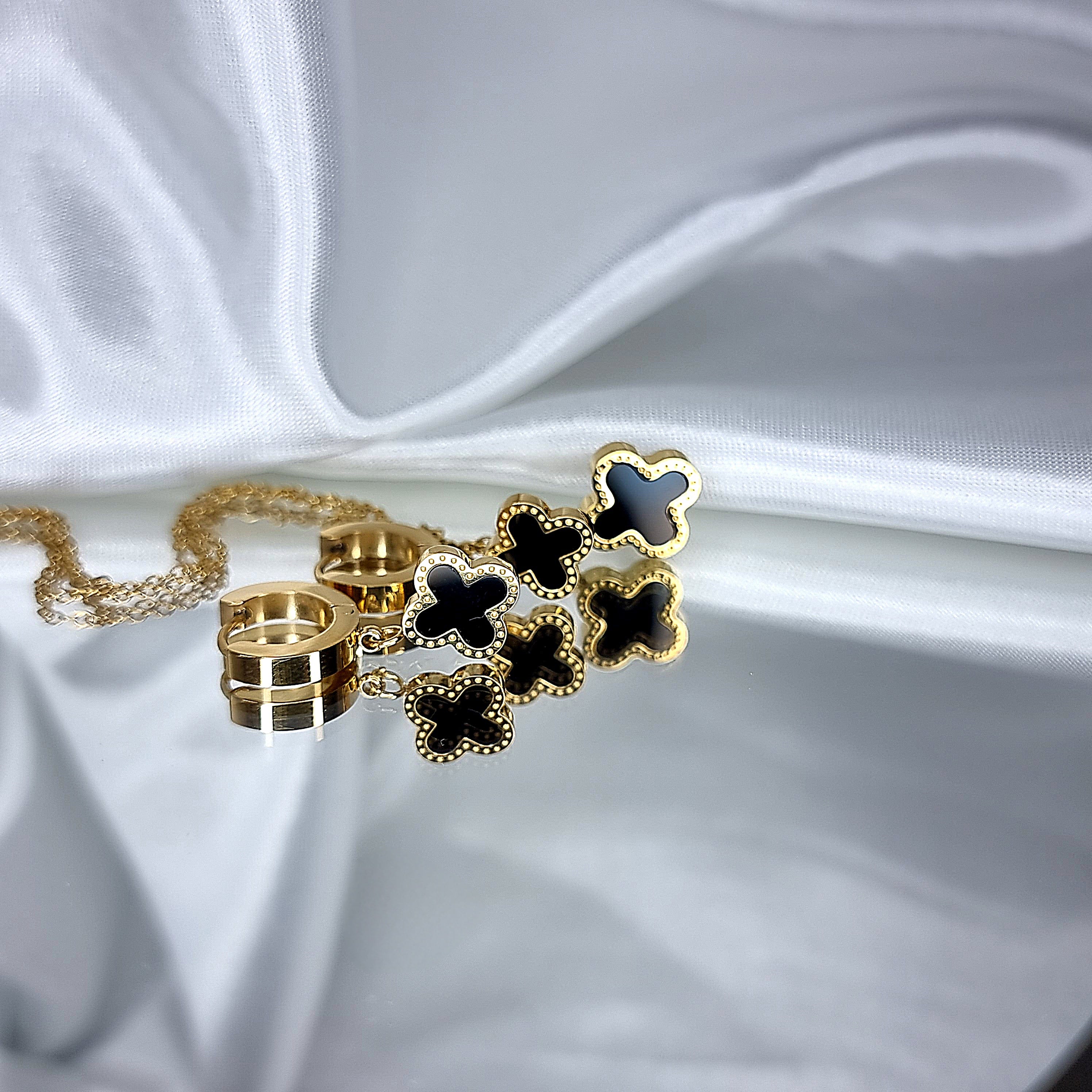 Apzeltīts rotu komplekts, neizraisa alerģiju, kvalitatīvs zelts, neapsūbē, mitrumizturīgs. Drošs pirkums, ātra piegāde, plašs sortiments, vienkāršota atgriešana…