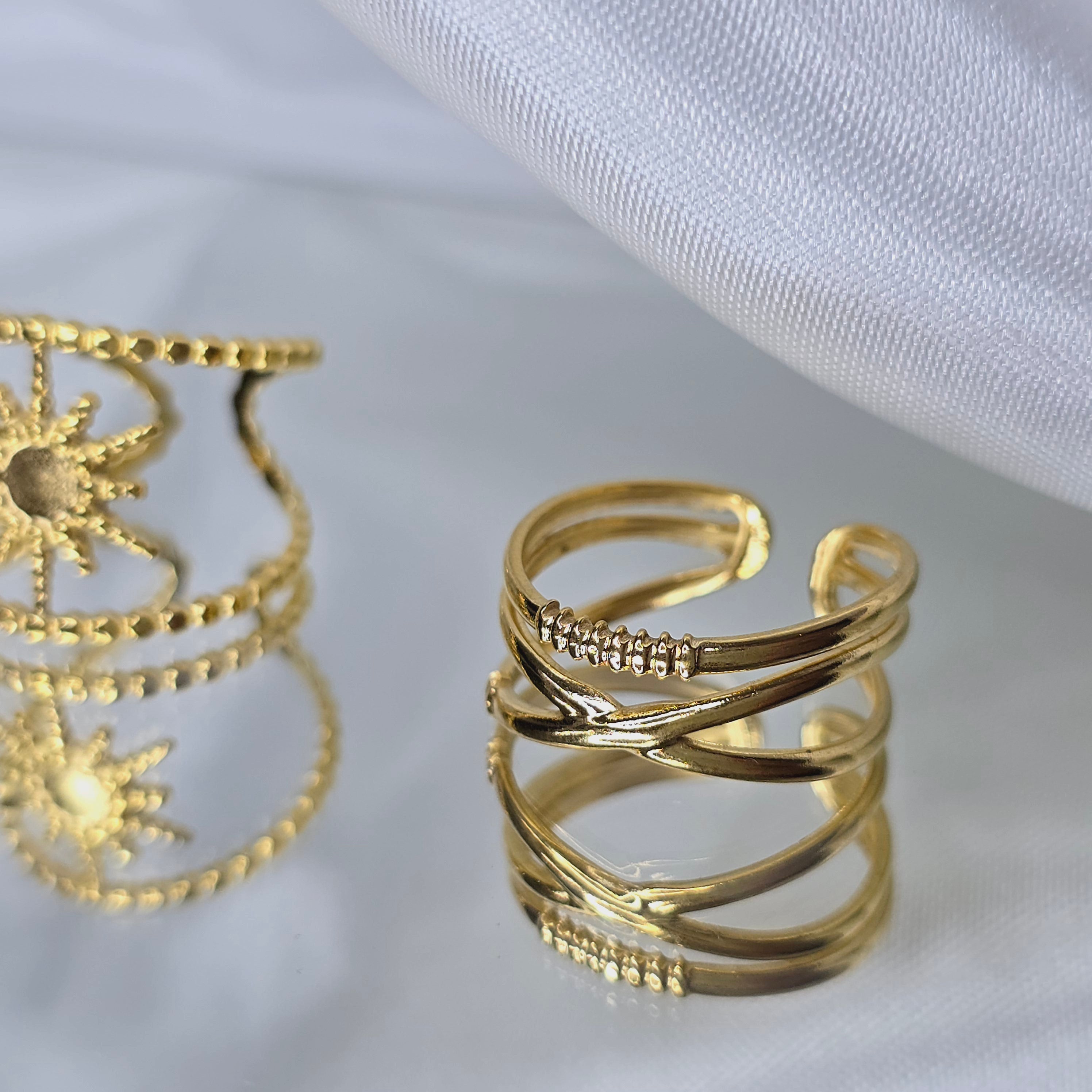 Apzeltīts gredzens, neizraisa alerģiju, kvalitatīvs, neapsūbē, mitrumizturīgs gredzens. Drošs pirkums, ātra piegāde, plašs sortiments, vienkāršota atgriešana. K…