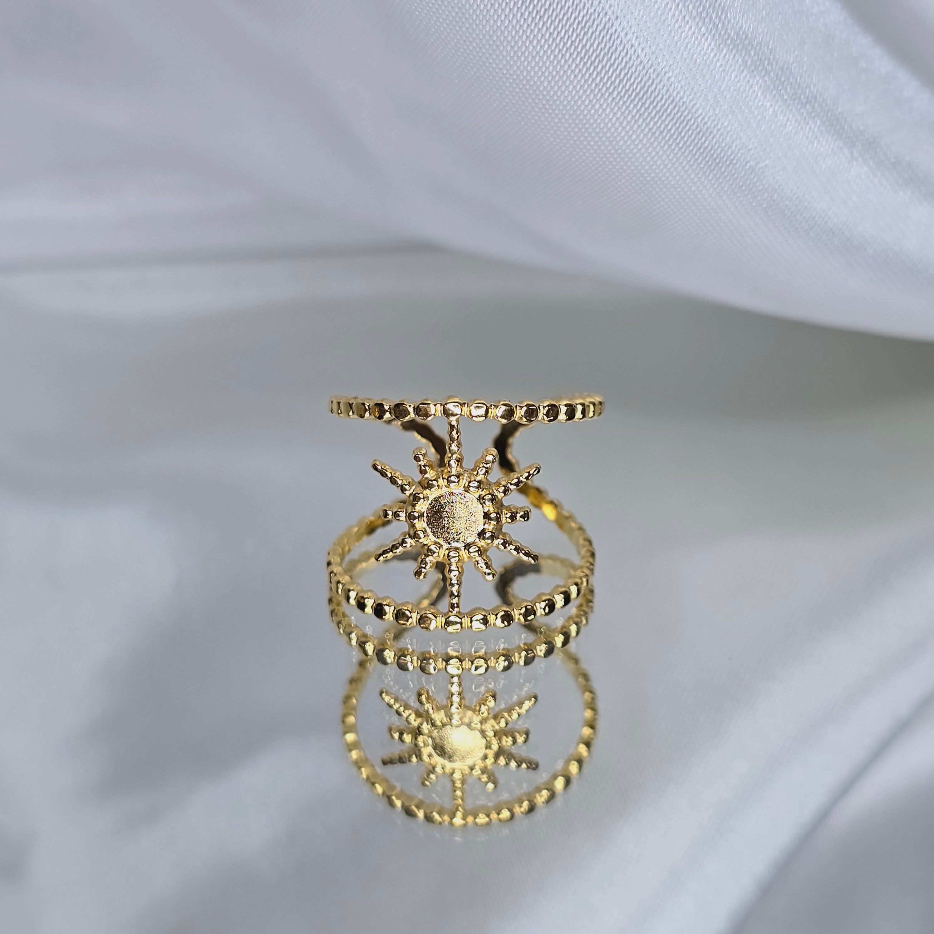 Apzeltīts gredzens, neizraisa alerģiju, kvalitatīvs, neapsūbē, mitrumizturīgs gredzens. Drošs pirkums, ātra piegāde, plašs sortiments, vienkāršota atgriešana. K…