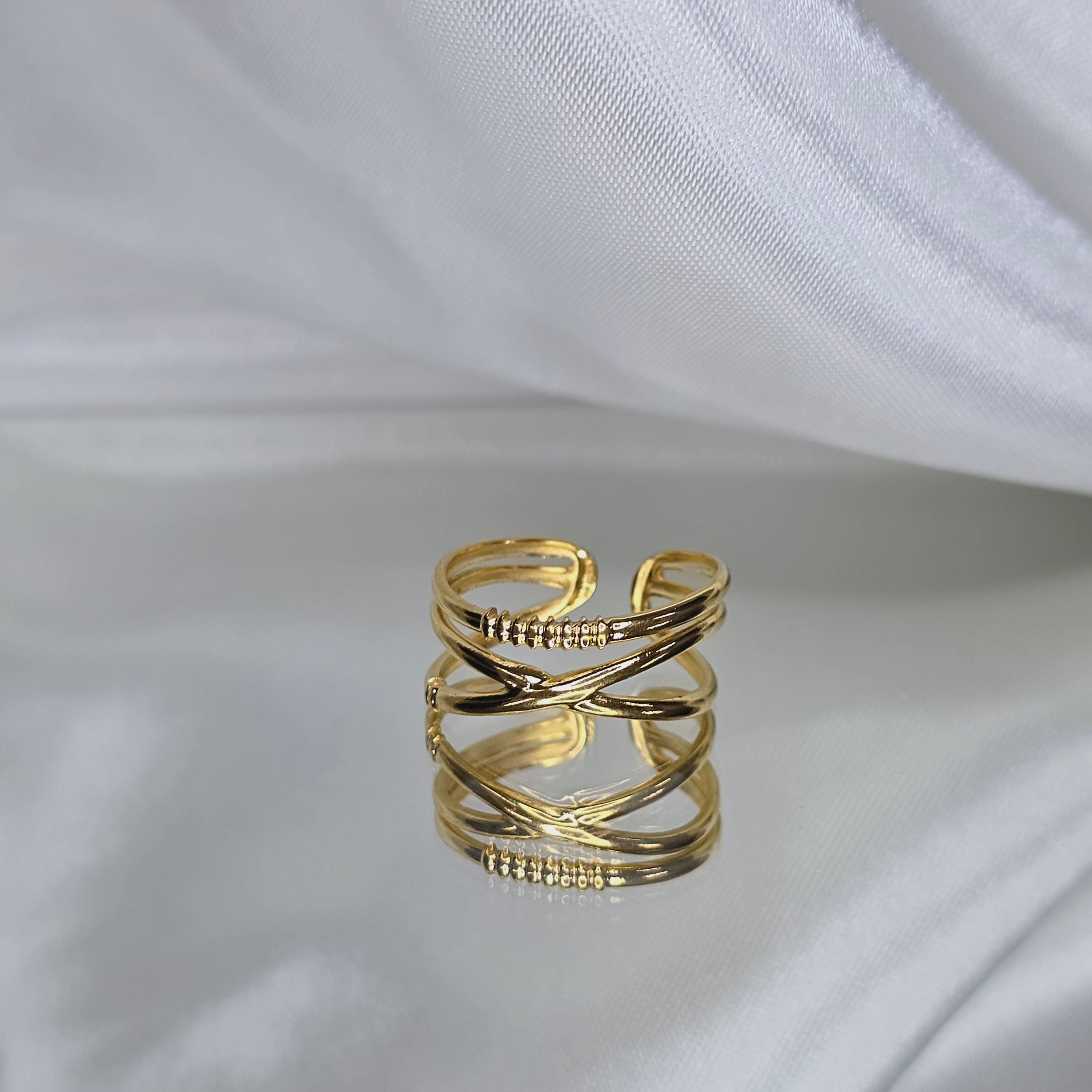 Apzeltīts gredzens, neizraisa alerģiju, kvalitatīvs, neapsūbē, mitrumizturīgs gredzens. Drošs pirkums, ātra piegāde, plašs sortiments, vienkāršota atgriešana. K…