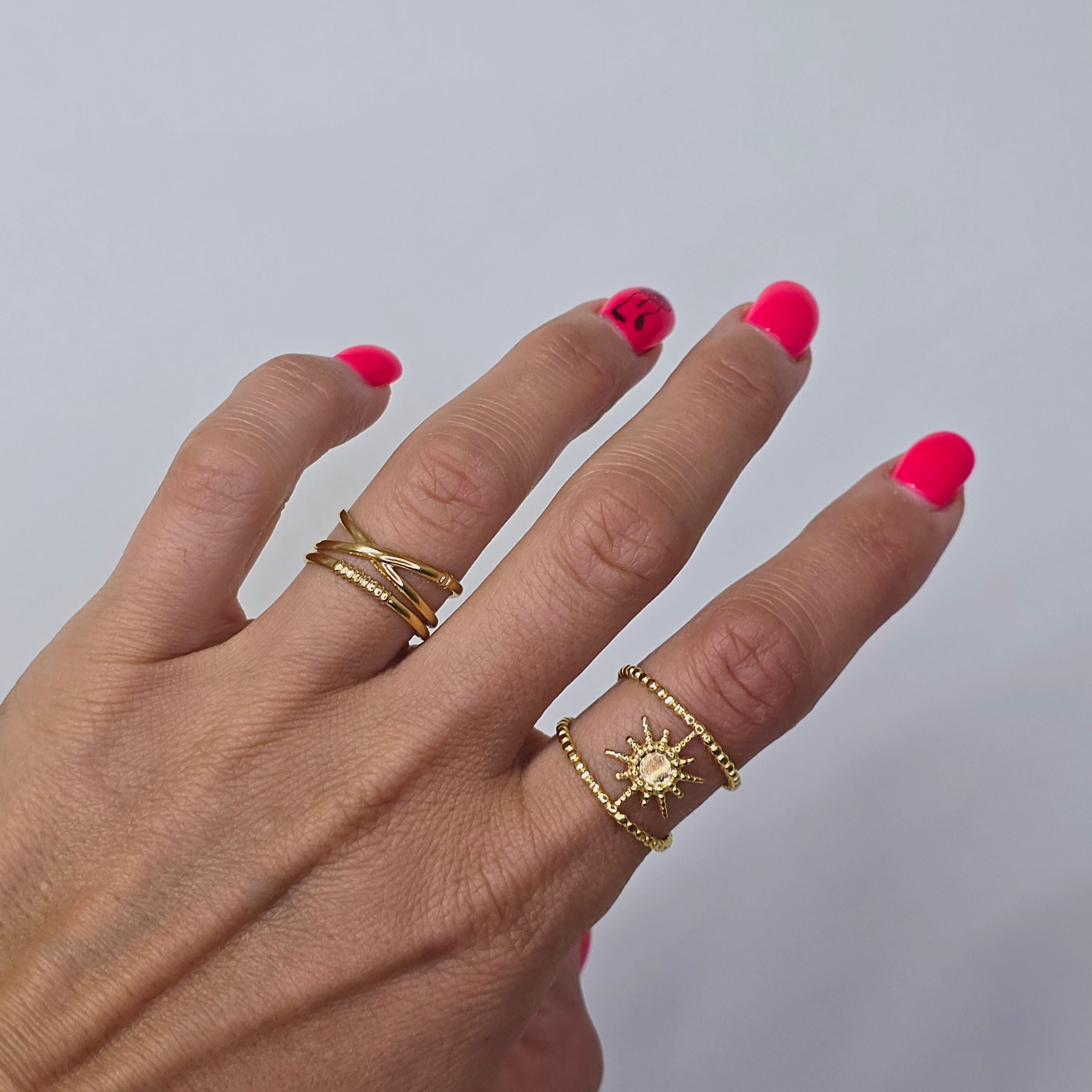 Apzeltīts gredzens, neizraisa alerģiju, kvalitatīvs, neapsūbē, mitrumizturīgs gredzens. Drošs pirkums, ātra piegāde, plašs sortiments, vienkāršota atgriešana. K…