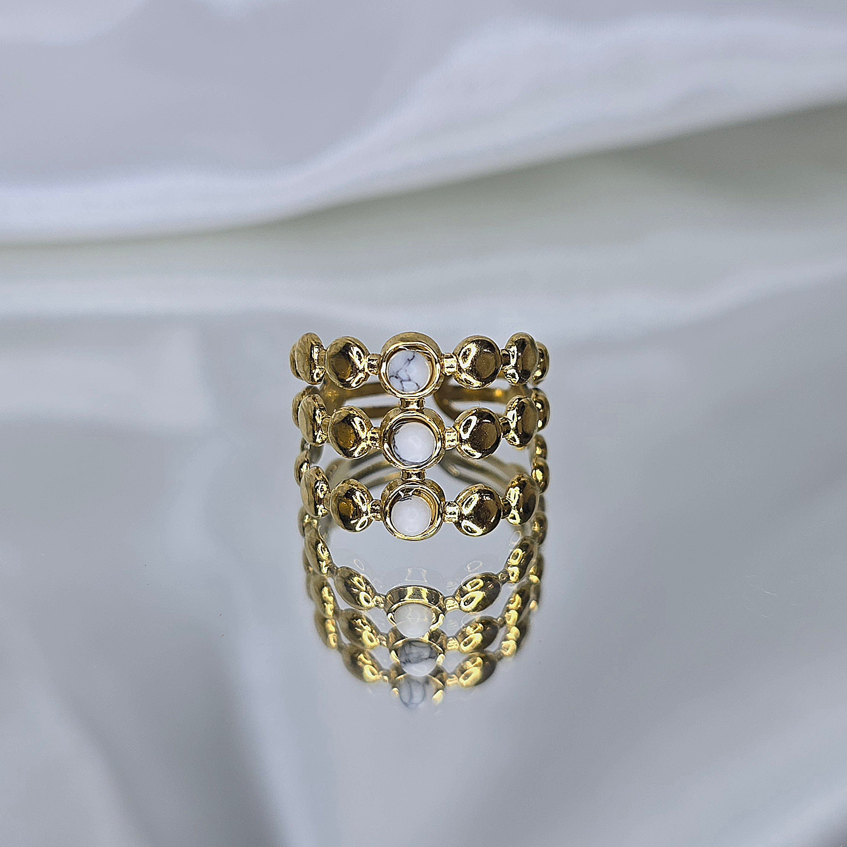 Apzeltīts gredzens, neizraisa alerģiju, kvalitatīvs, neapsūbē, mitrumizturīgs gredzens. Drošs pirkums, ātra piegāde, plašs sortiments, vienkāršota atgriešana. K…