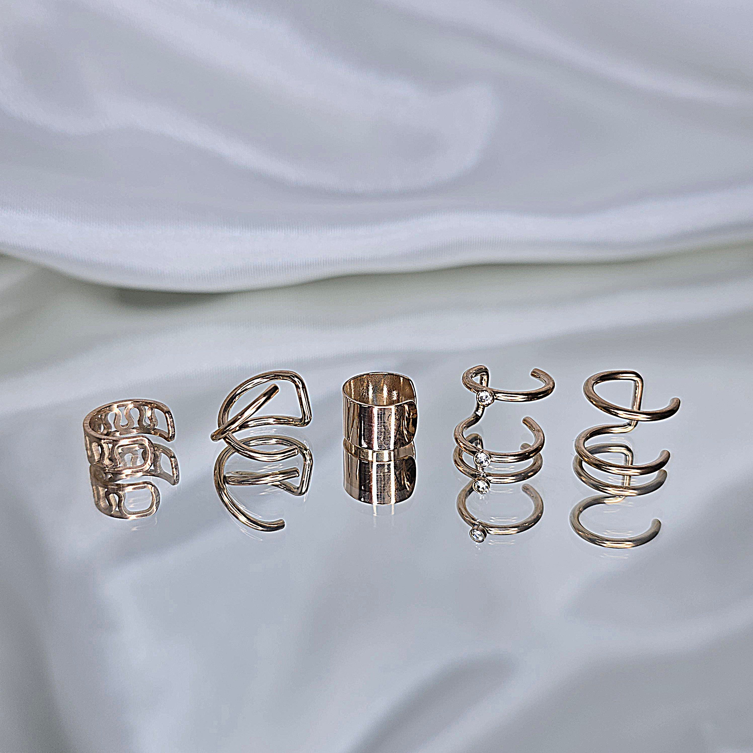 Apzeltīts pīrsings, neizraisa alerģiju, kvalitatīvi pīrsingi, neapsūbē, mitrumizturīgi. Drošs pirkums, ātra piegāde, plašs sortiments, vienkārša atgriešana. Deg…