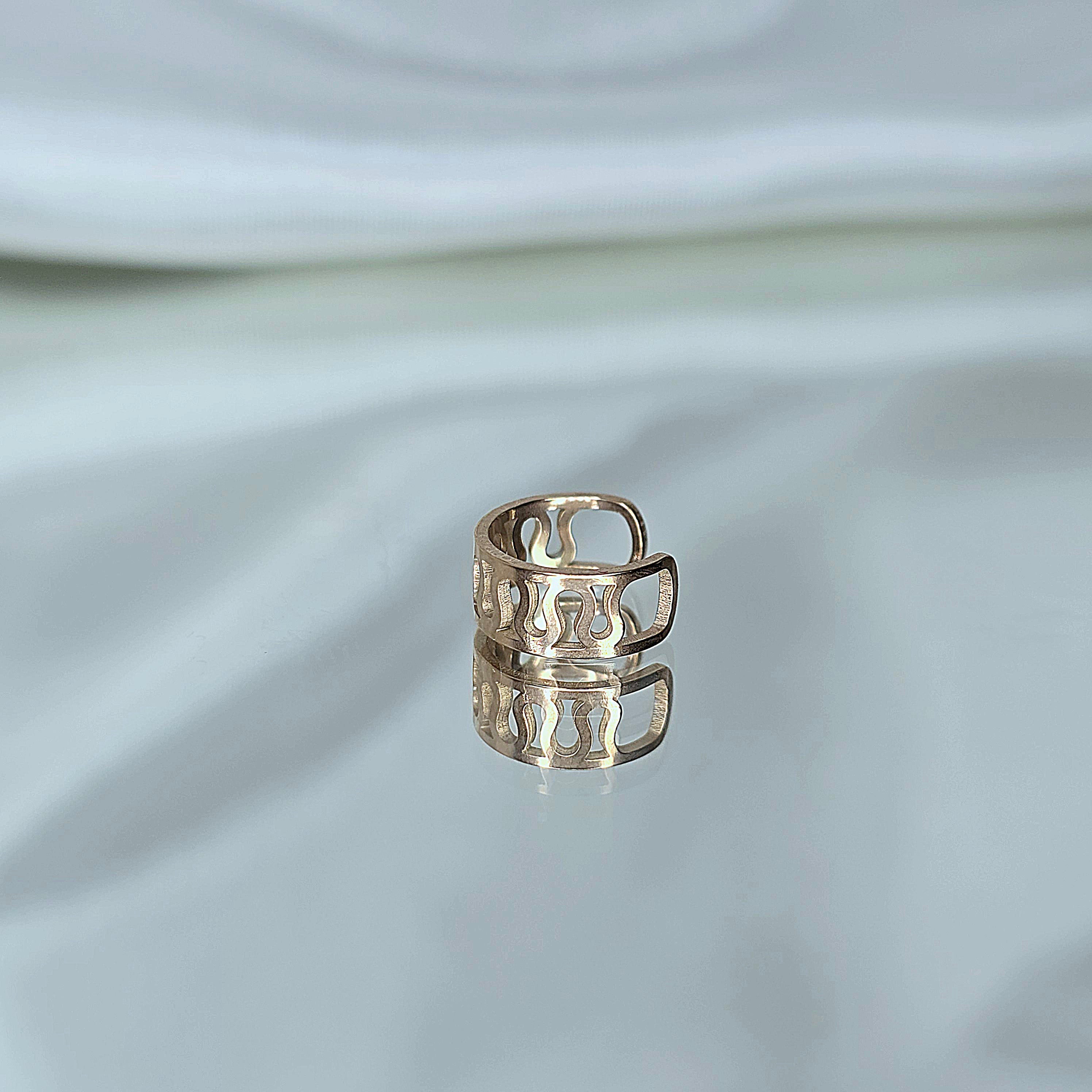 Apzeltīts pīrsings, neizraisa alerģiju, kvalitatīvi pīrsingi, neapsūbē, mitrumizturīgi. Drošs pirkums, ātra piegāde, plašs sortiments, vienkārša atgriešana. Deg…