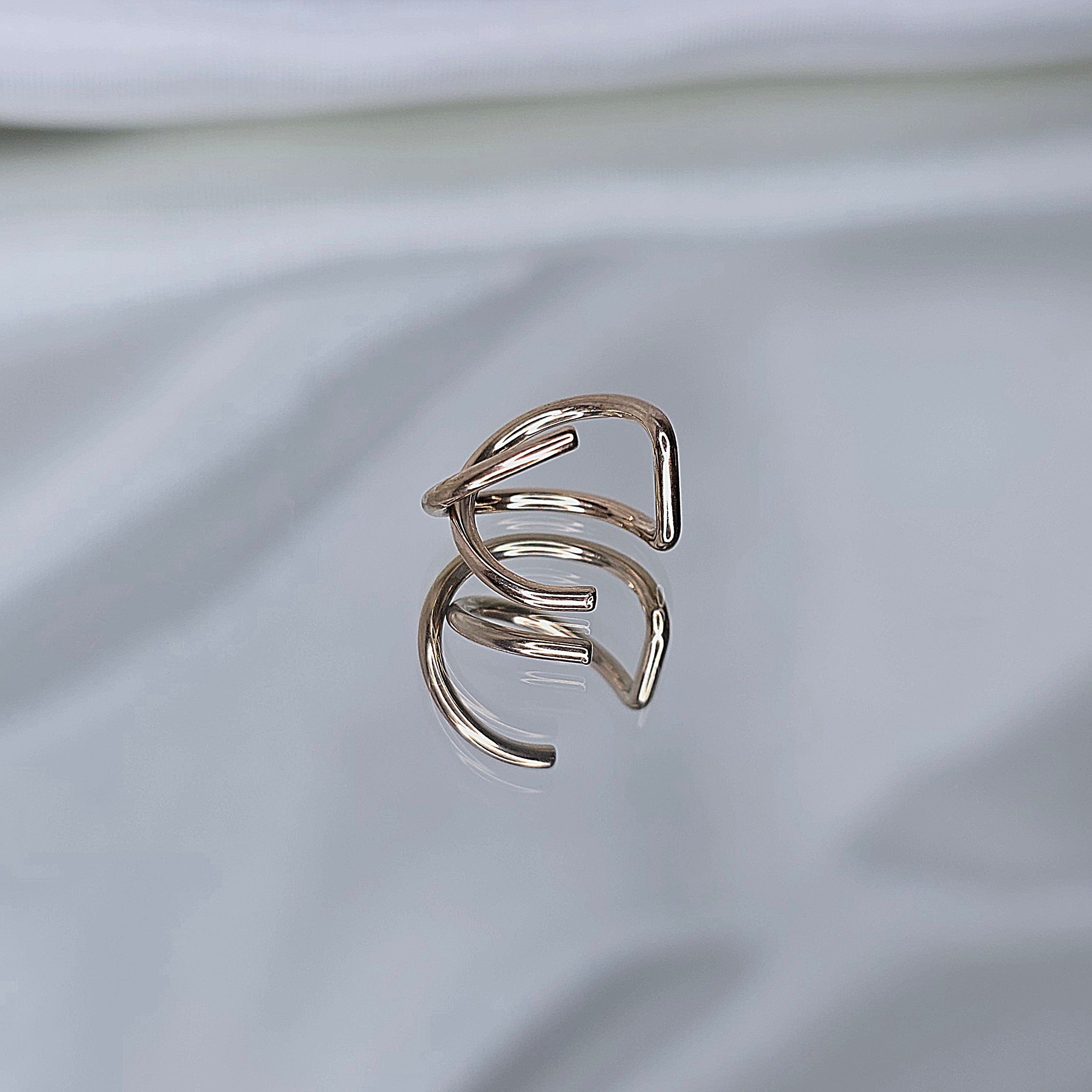 Apzeltīts pīrsings, neizraisa alerģiju, kvalitatīvi pīrsingi, neapsūbē, mitrumizturīgi. Drošs pirkums, ātra piegāde, plašs sortiments, vienkārša atgriešana. Deg…