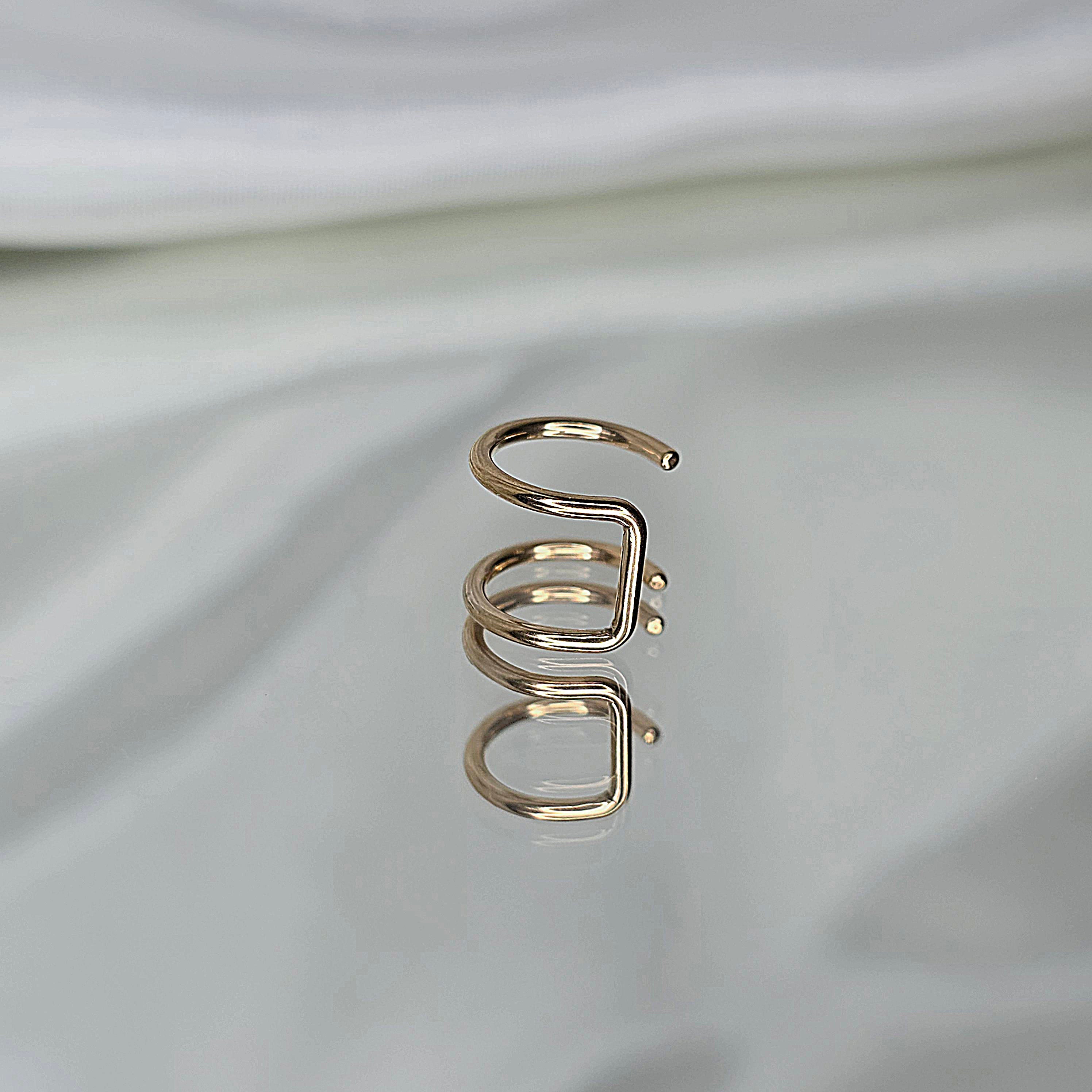 Apzeltīts pīrsings, neizraisa alerģiju, kvalitatīvi pīrsingi, neapsūbē, mitrumizturīgi. Drošs pirkums, ātra piegāde, plašs sortiments, vienkārša atgriešana. Deg…