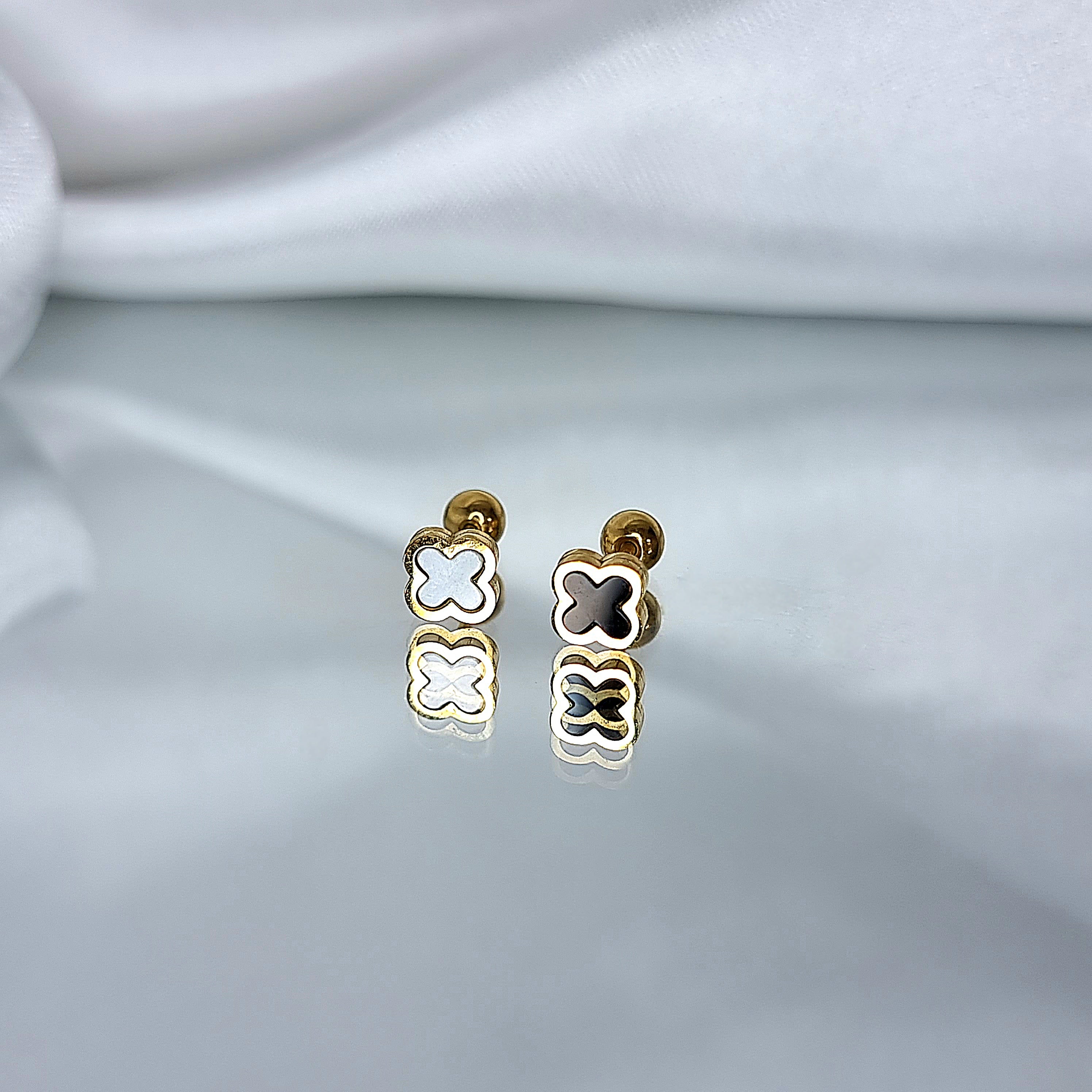 Apzeltīts pīrsings, neizraisa alerģiju, kvalitatīvi pīrsingi, neapsūbē, mitrumizturīgi. Drošs pirkums, ātra piegāde, plašs sortiments, vienkārša atgriešana. Deg…