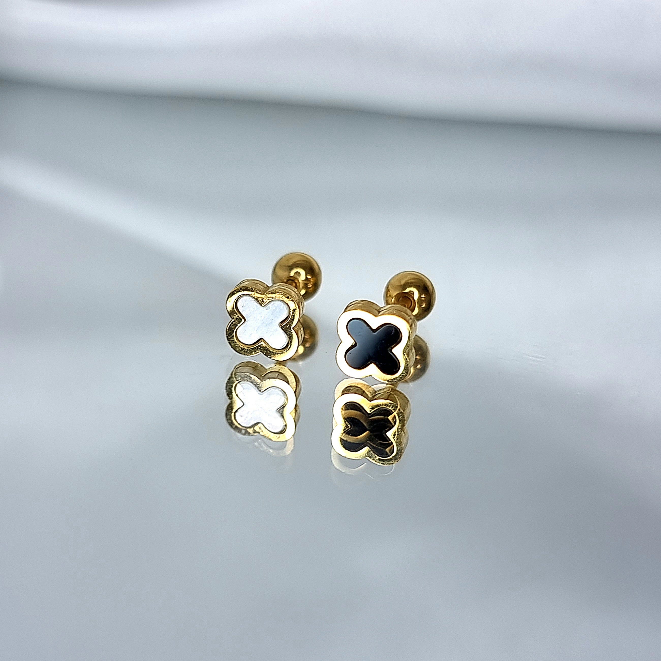 Apzeltīts pīrsings, neizraisa alerģiju, kvalitatīvi pīrsingi, neapsūbē, mitrumizturīgi. Drošs pirkums, ātra piegāde, plašs sortiments, vienkārša atgriešana. Deg…