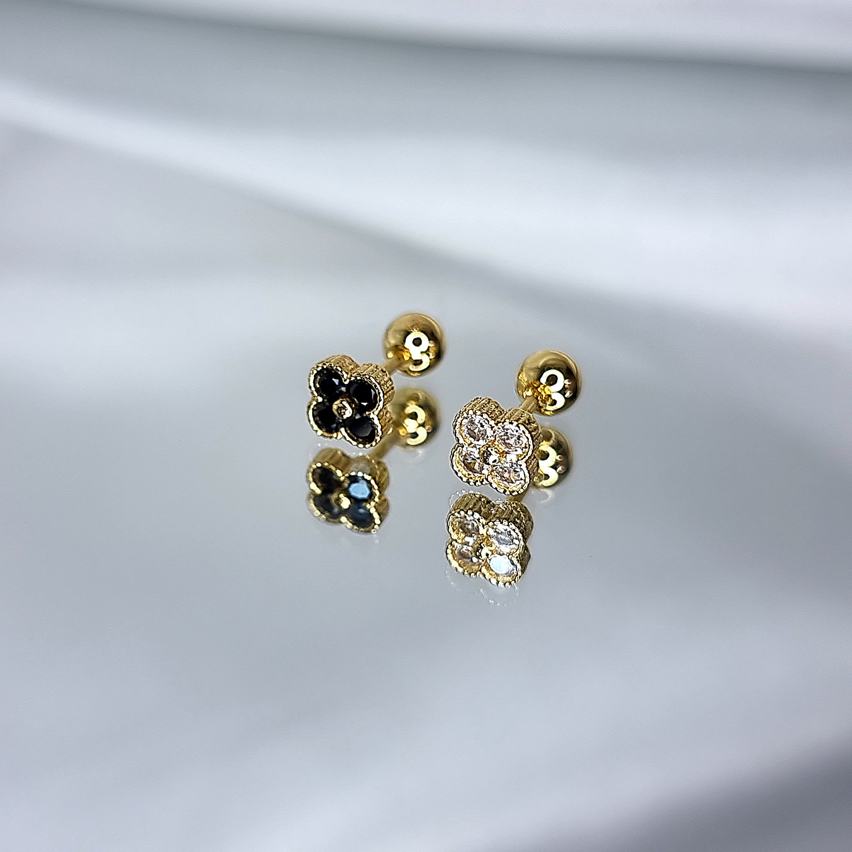 Apzeltīts pīrsings, neizraisa alerģiju, kvalitatīvi pīrsingi, neapsūbē, mitrumizturīgi. Drošs pirkums, ātra piegāde, plašs sortiments, vienkārša atgriešana. Deg…