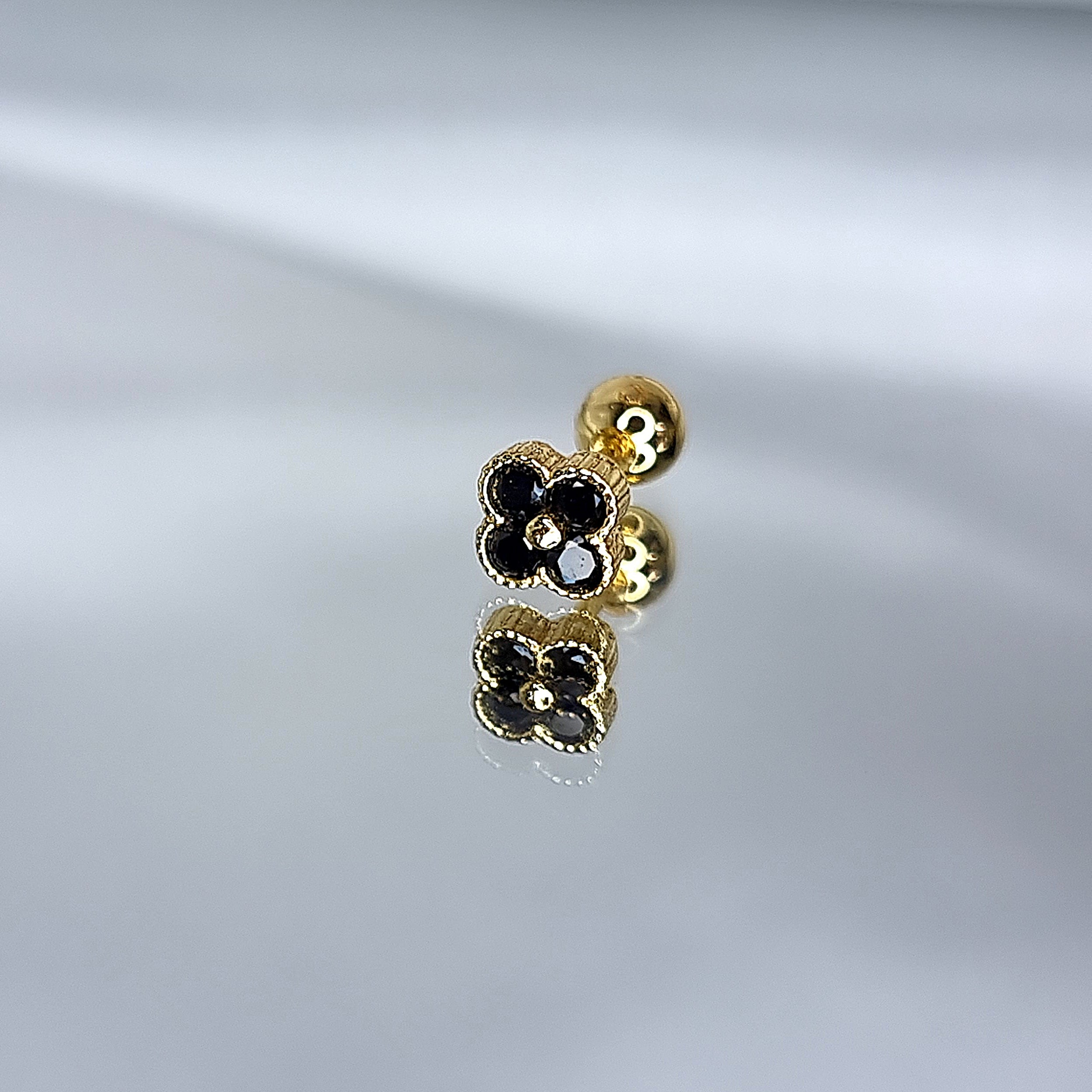 Apzeltīts pīrsings, neizraisa alerģiju, kvalitatīvi pīrsingi, neapsūbē, mitrumizturīgi. Drošs pirkums, ātra piegāde, plašs sortiments, vienkārša atgriešana. Deg…