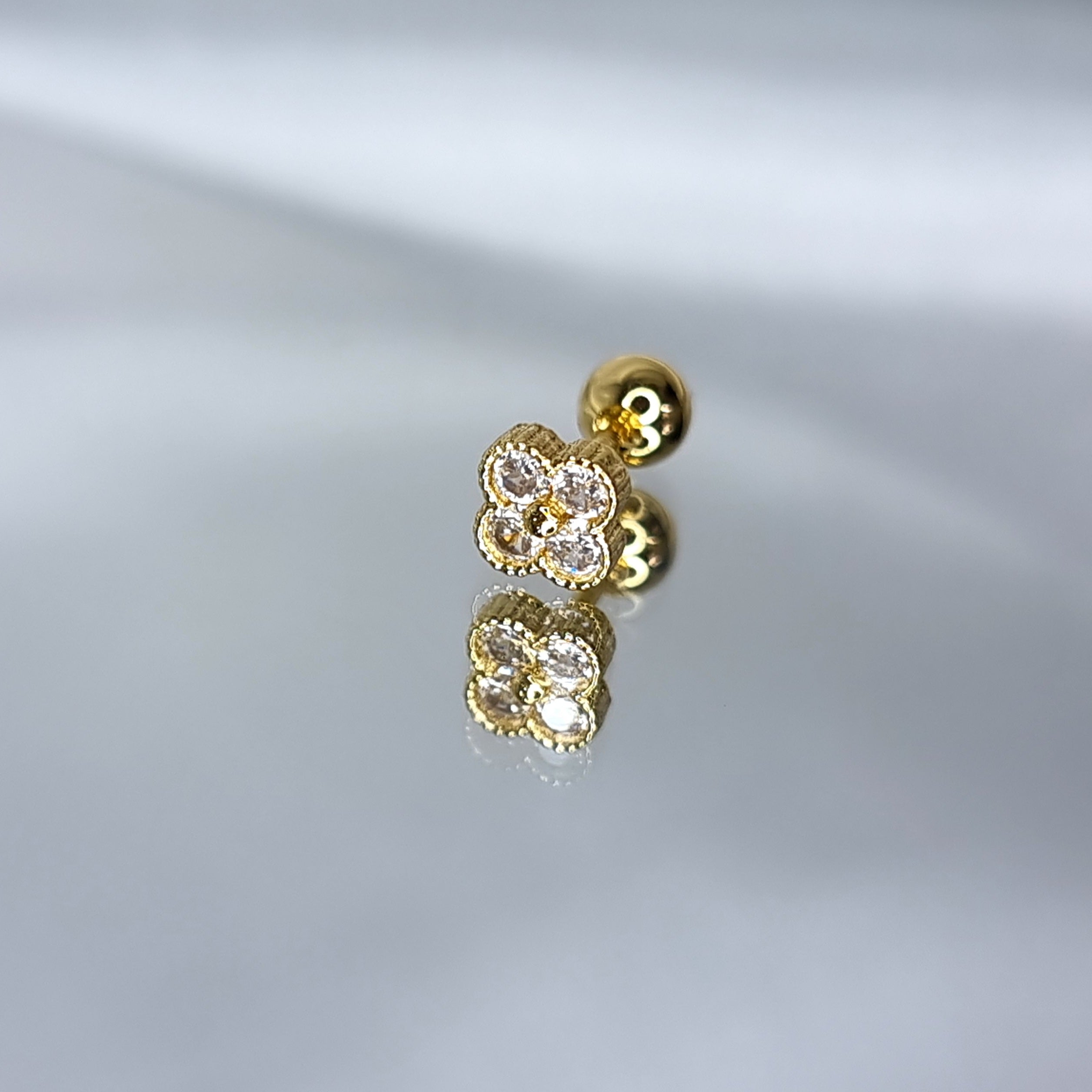 Apzeltīts pīrsings, neizraisa alerģiju, kvalitatīvi pīrsingi, neapsūbē, mitrumizturīgi. Drošs pirkums, ātra piegāde, plašs sortiments, vienkārša atgriešana. Deg…