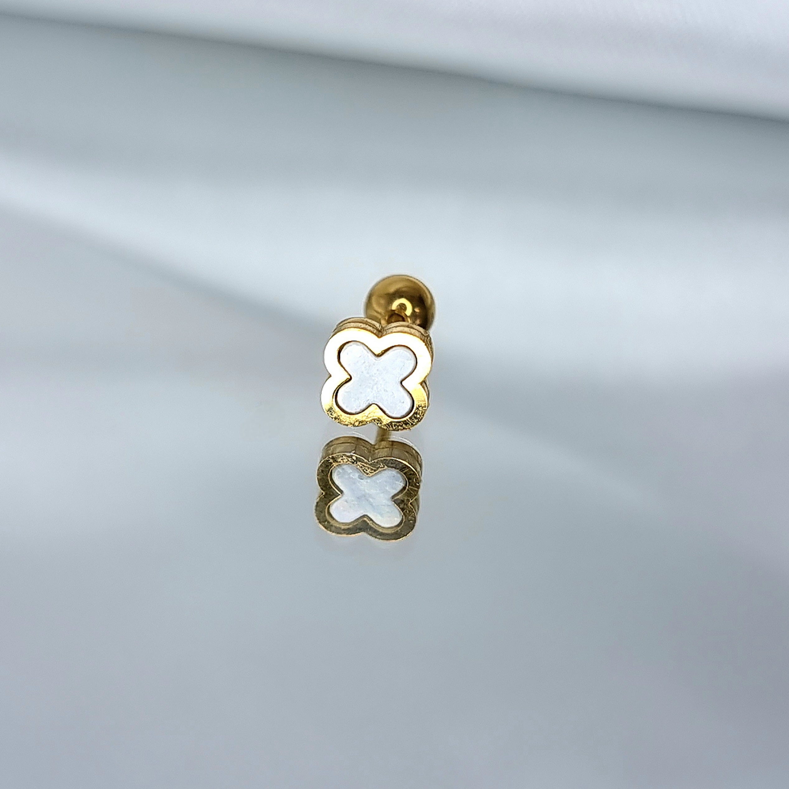 Apzeltīts pīrsings, neizraisa alerģiju, kvalitatīvi pīrsingi, neapsūbē, mitrumizturīgi. Drošs pirkums, ātra piegāde, plašs sortiments, vienkārša atgriešana. Deg…