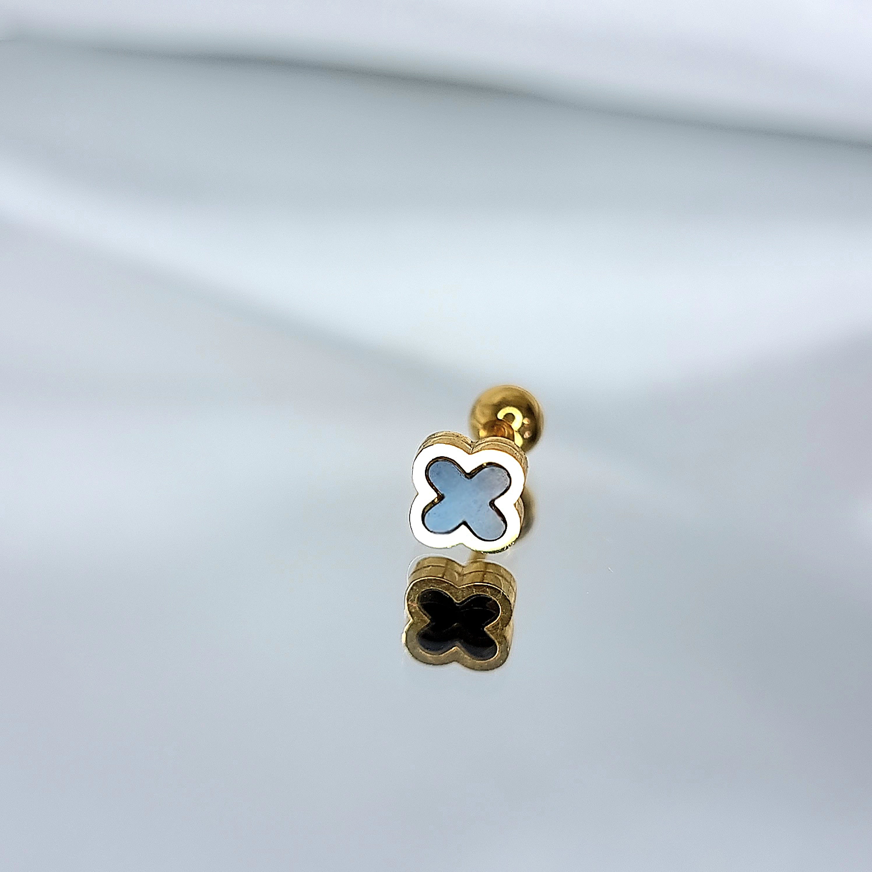 Apzeltīts pīrsings, neizraisa alerģiju, kvalitatīvi pīrsingi, neapsūbē, mitrumizturīgi. Drošs pirkums, ātra piegāde, plašs sortiments, vienkārša atgriešana. Deg…