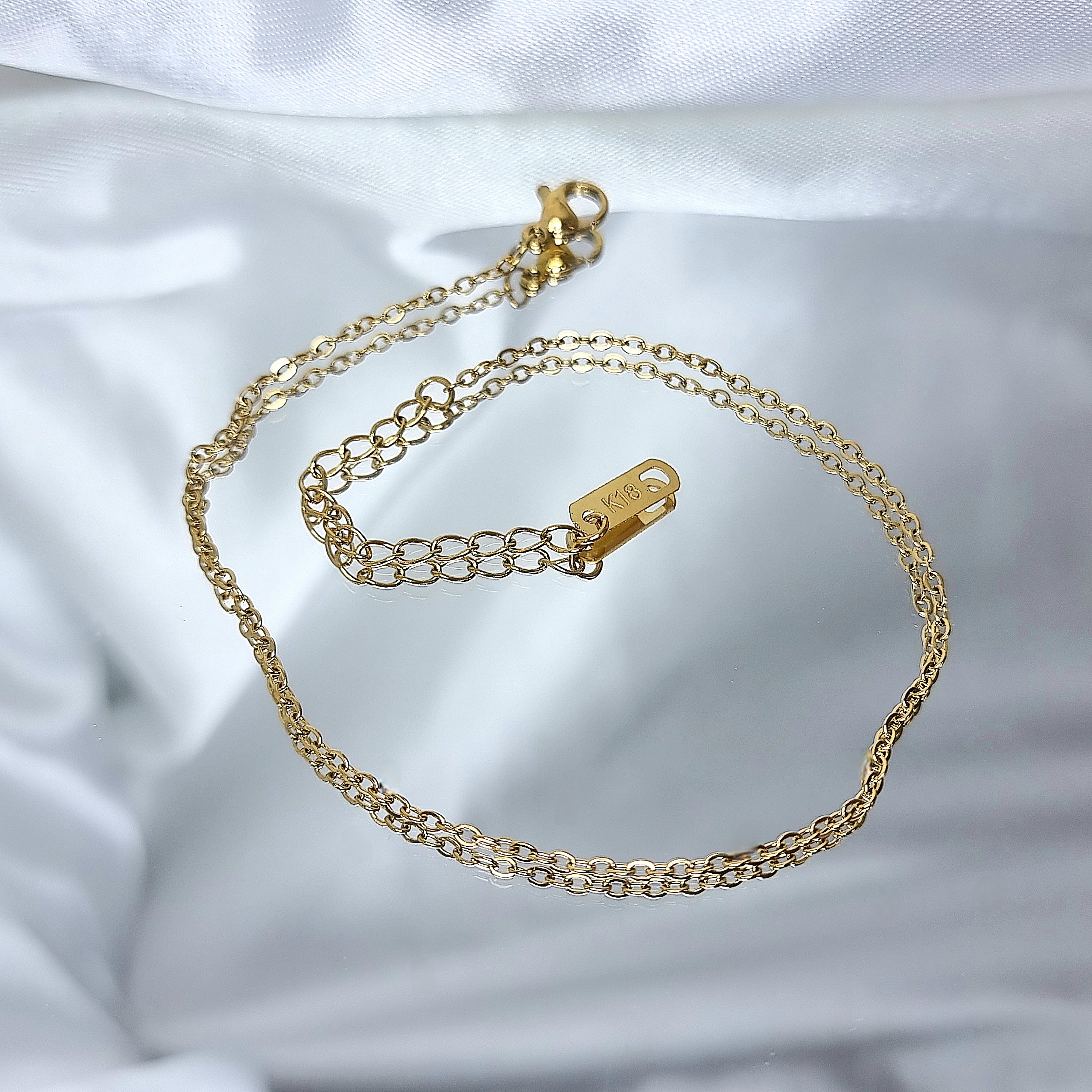 Apzeltīta ķēdīte, neizraisa alerģiju, kvalitatīva, neapsūbē. Drošs pirkums, ātra piegāde, plašs sortiments, vienkāršota atgriešana. Klasiska ķēdīte, kaklarota i…