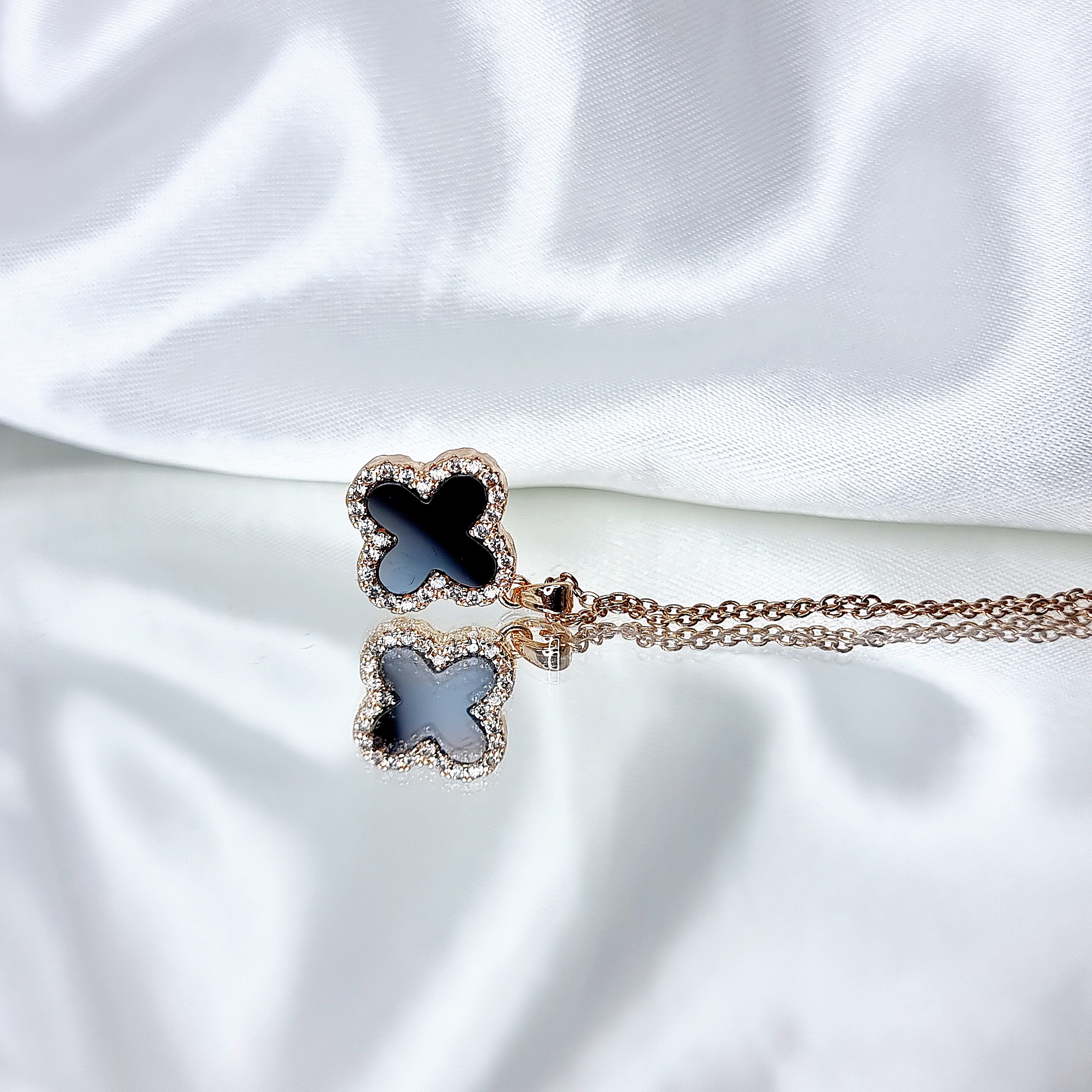 Kaklarota "Black crystal clover"