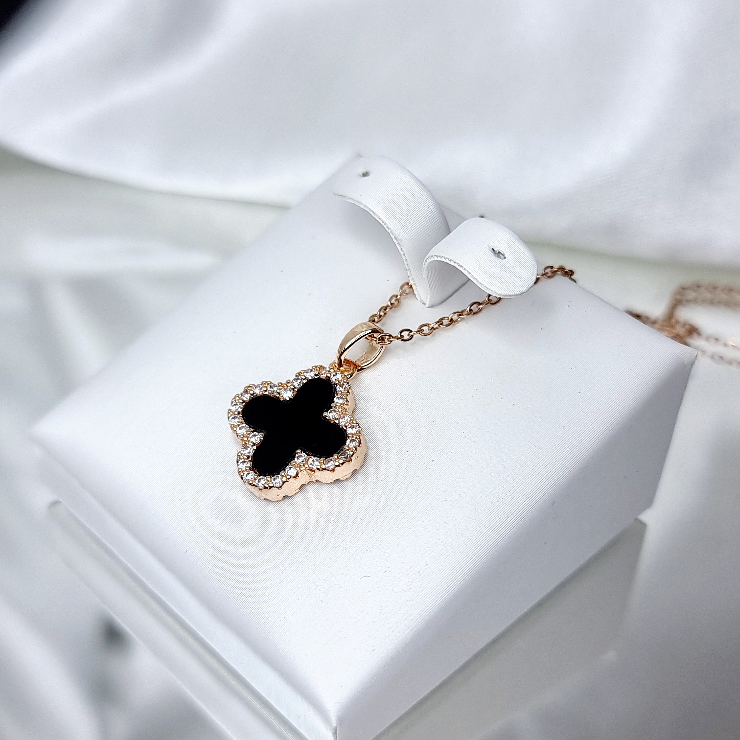 Kaklarota "Black crystal clover"