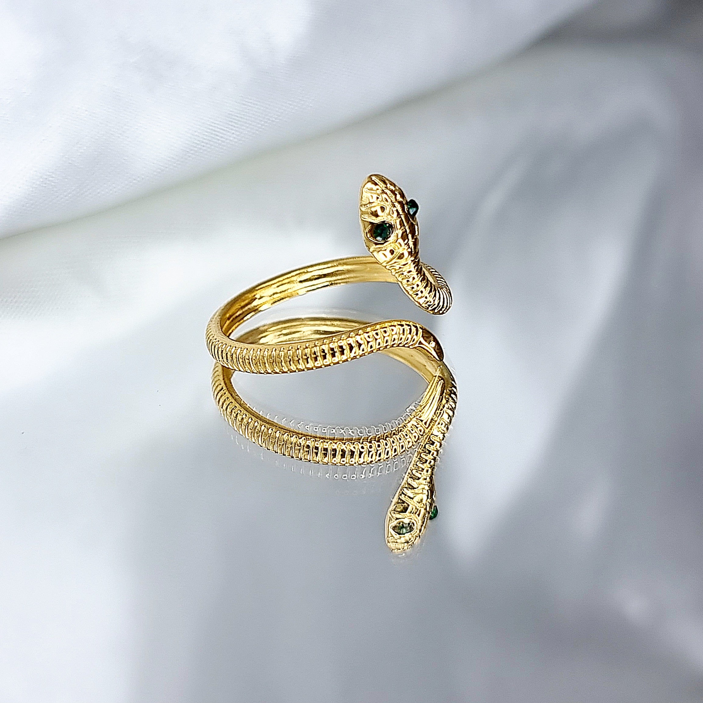 Apzeltīts gredzens, neizraisa alerģiju, kvalitatīvs, neapsūbē, mitrumizturīgs gredzens. Drošs pirkums, ātra piegāde, plašs sortiments, vienkāršota atgriešana. K…