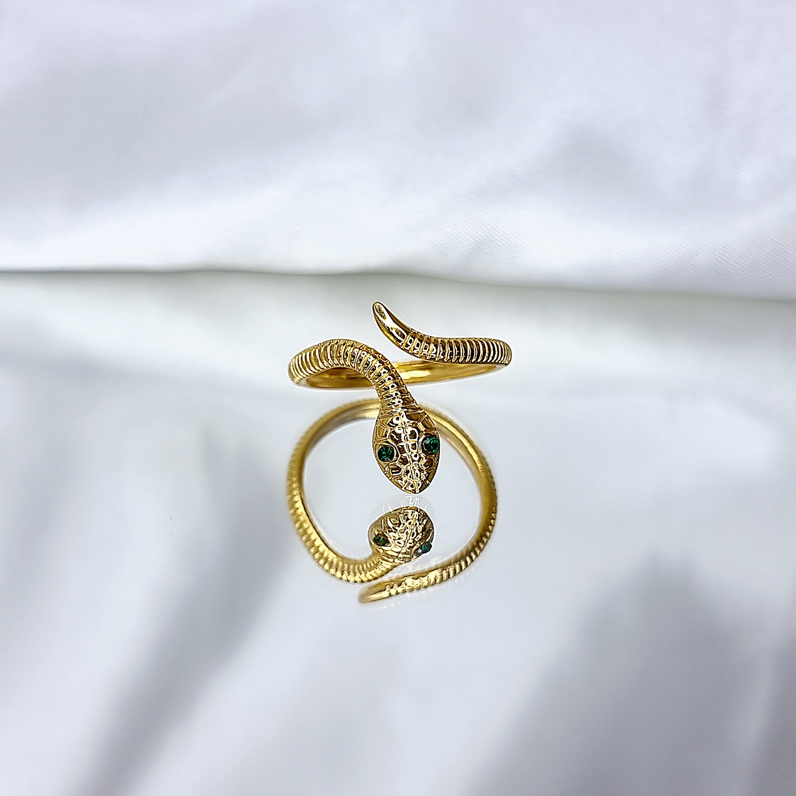 Apzeltīts gredzens, neizraisa alerģiju, kvalitatīvs, neapsūbē, mitrumizturīgs gredzens. Drošs pirkums, ātra piegāde, plašs sortiments, vienkāršota atgriešana. K…