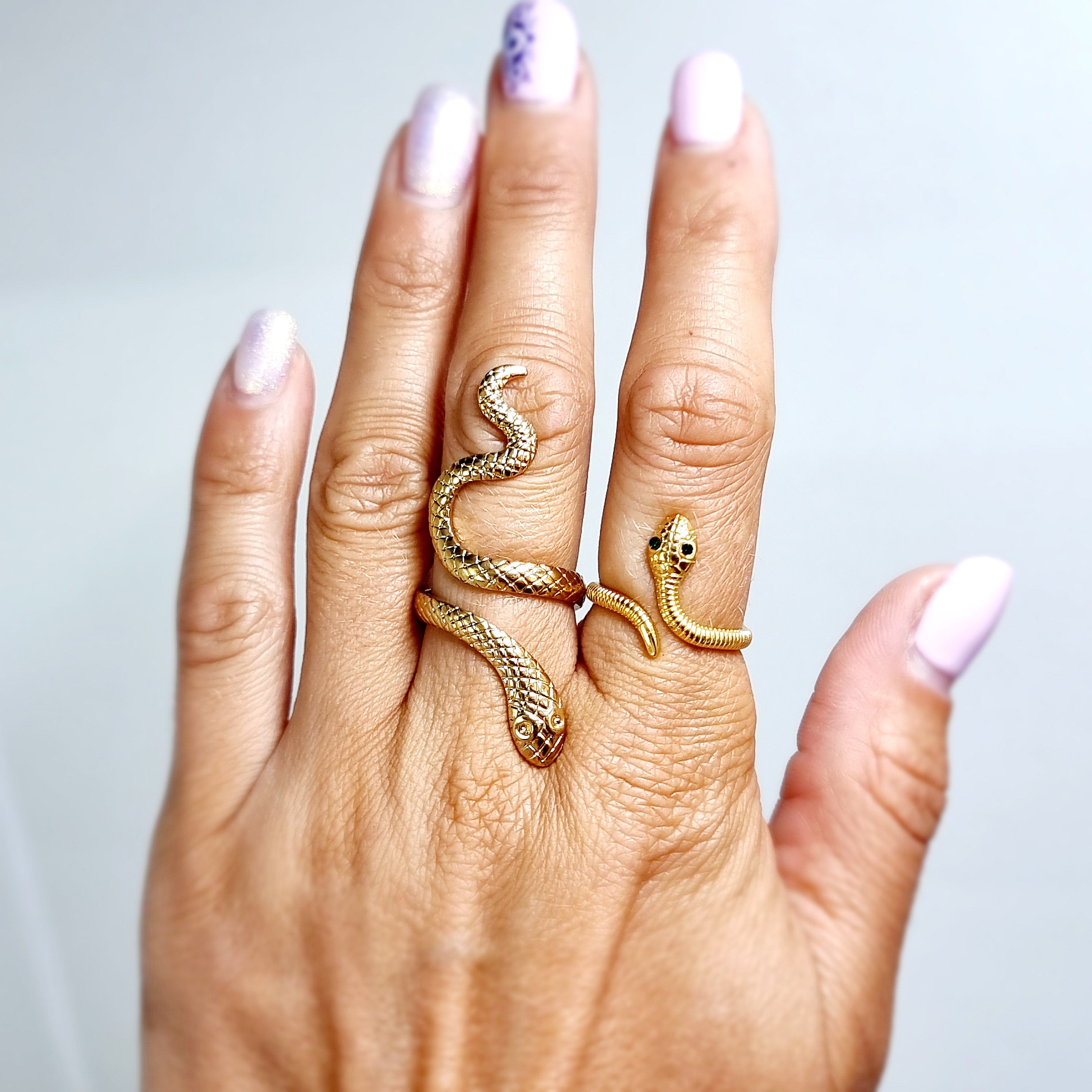 Apzeltīts gredzens, neizraisa alerģiju, kvalitatīvs, neapsūbē, mitrumizturīgs gredzens. Drošs pirkums, ātra piegāde, plašs sortiments, vienkāršota atgriešana. K…