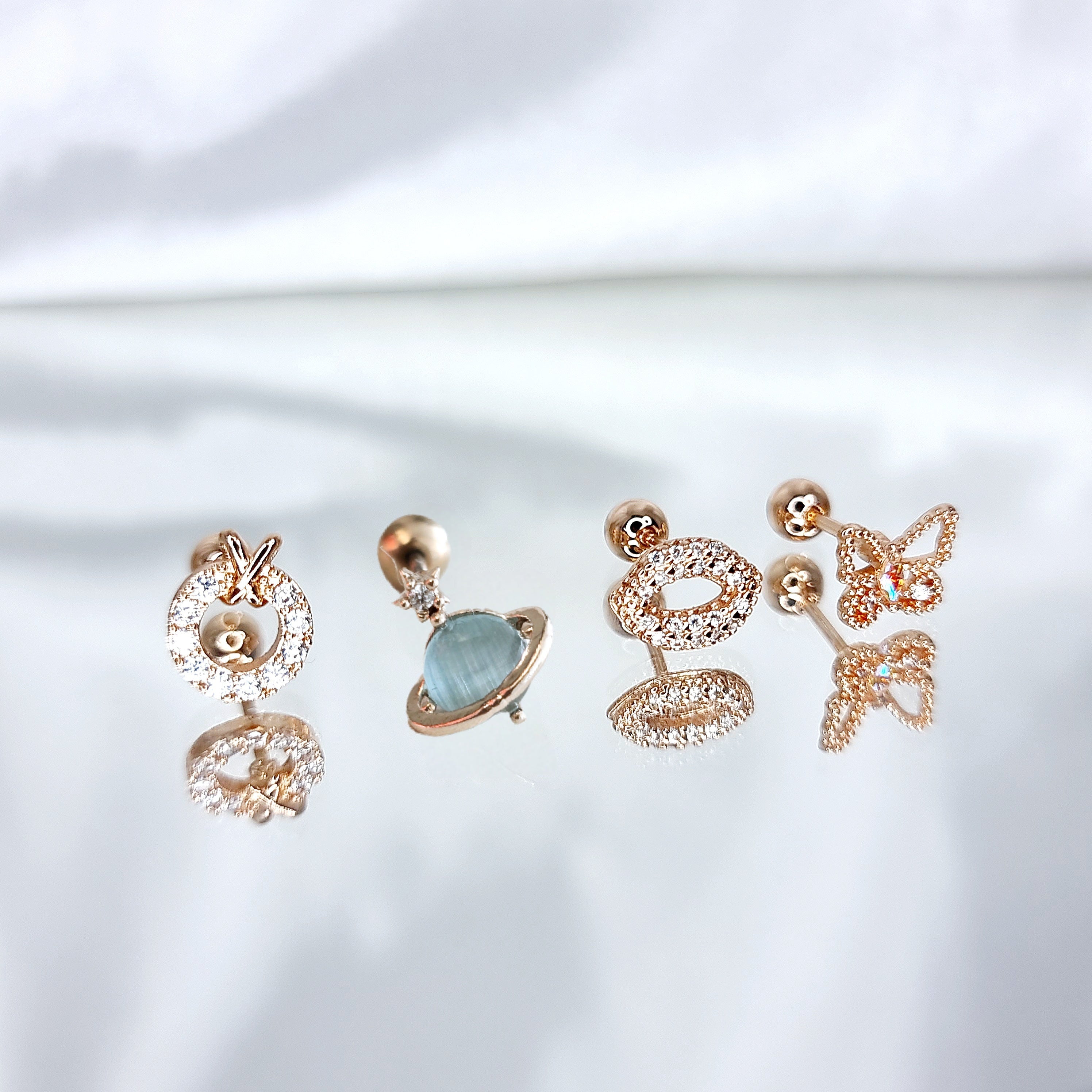 Pīrsings "Round, world, kiss, butterfly"