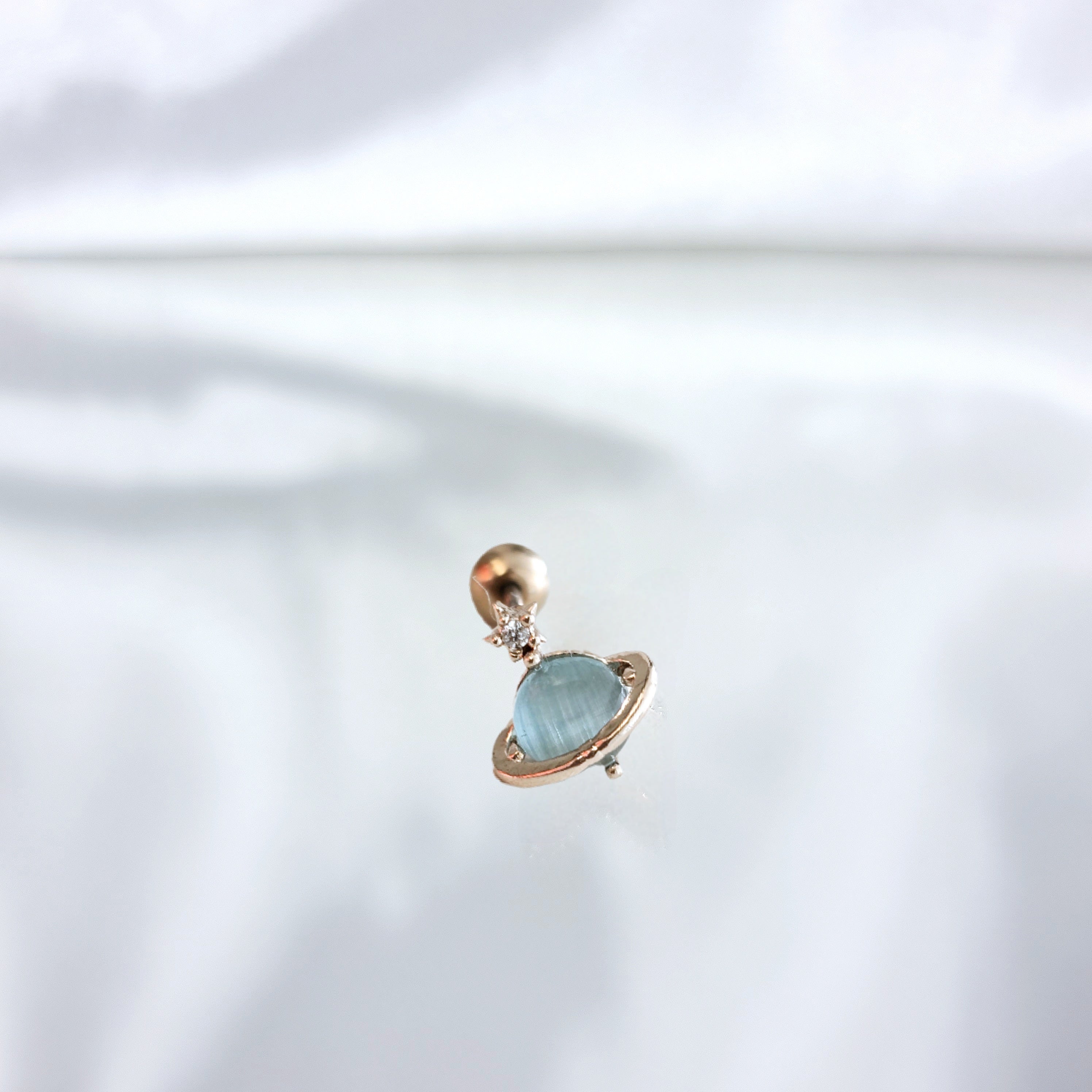 Pīrsings "Round, world, kiss, butterfly"