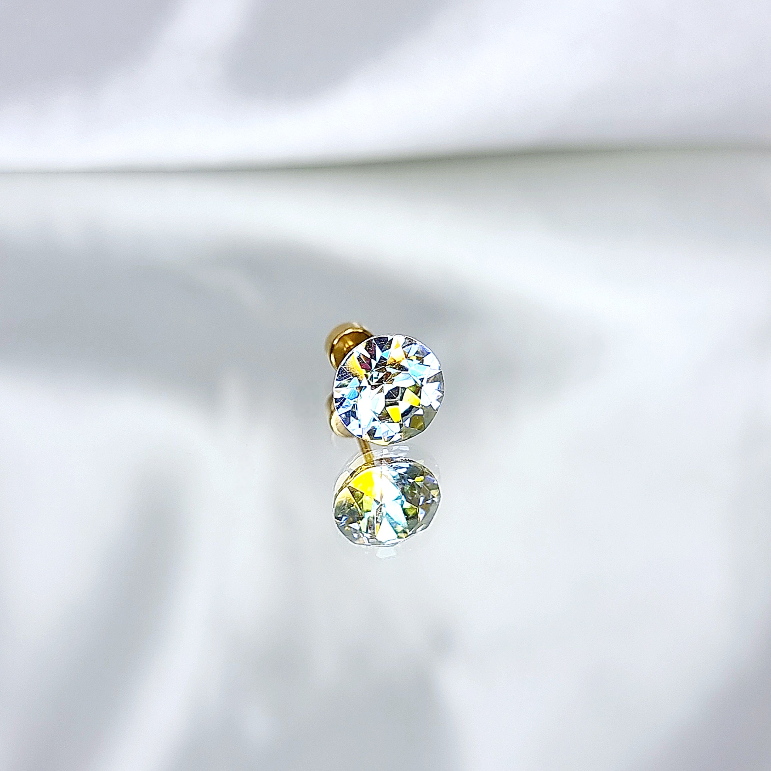 Apzeltīts pīrsings, neizraisa alerģiju, kvalitatīvi pīrsingi, neapsūbē, mitrumizturīgi. Drošs pirkums, ātra piegāde, plašs sortiments, vienkārša atgriešana. Deguna pīrsing, auss pīrsing, nabas pīrsing, bērniem. Zelta pīrsingi, medicīniskā zelta pīrsings, rotaslietas sievietei, moderni auskari, gaumīgi pīrsingi, tragus.