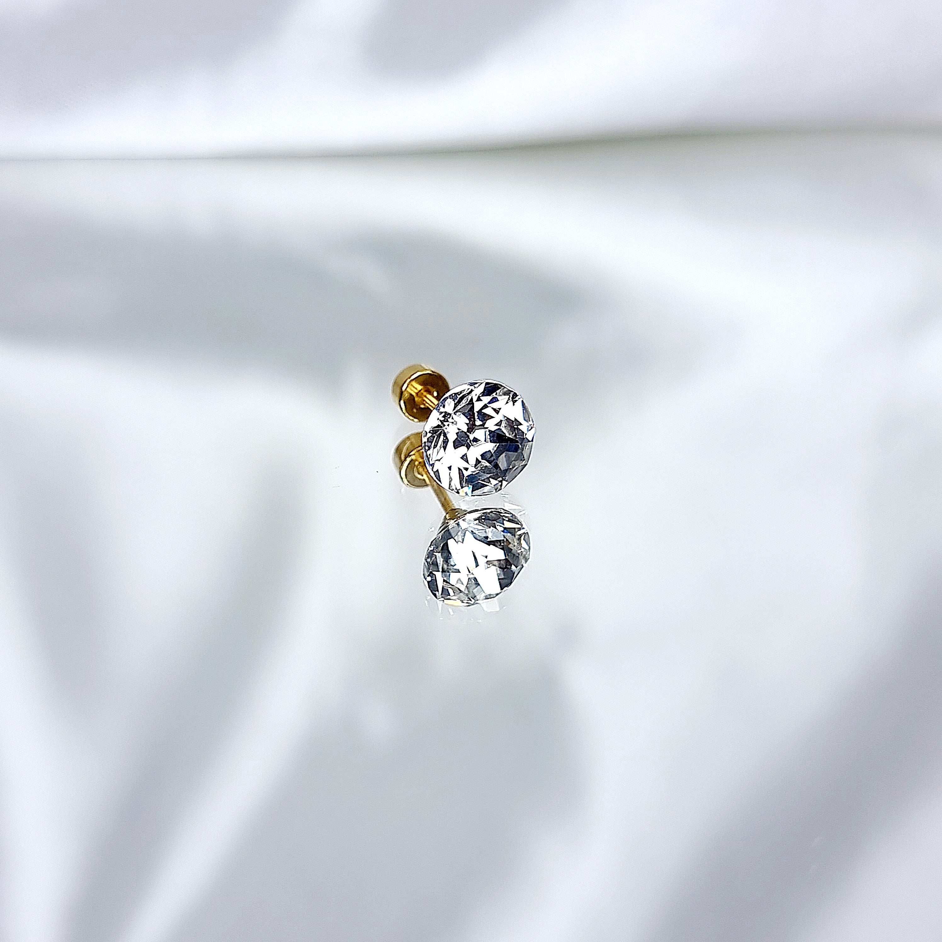 Apzeltīts pīrsings, neizraisa alerģiju, kvalitatīvi pīrsingi, neapsūbē, mitrumizturīgi. Drošs pirkums, ātra piegāde, plašs sortiments, vienkārša atgriešana. Deguna pīrsing, auss pīrsing, nabas pīrsing, bērniem. Zelta pīrsingi, medicīniskā zelta pīrsings, rotaslietas sievietei, moderni auskari, gaumīgi pīrsingi, tragus.