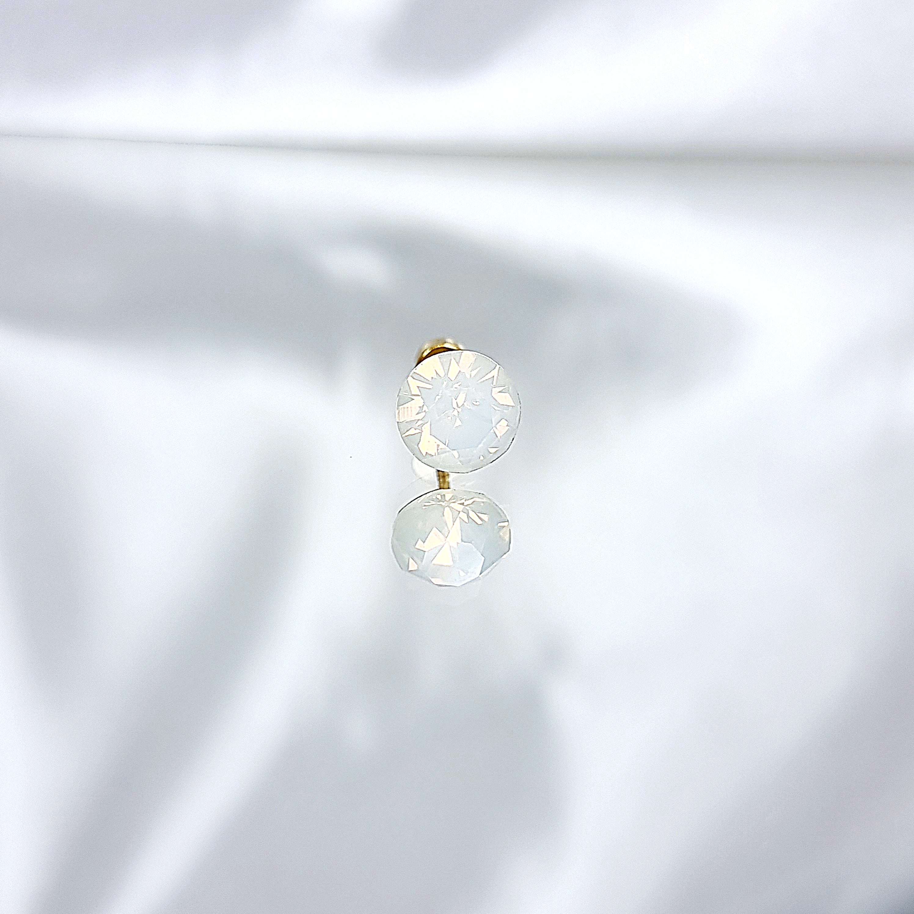 Apzeltīts pīrsings, neizraisa alerģiju, kvalitatīvi pīrsingi, neapsūbē, mitrumizturīgi. Drošs pirkums, ātra piegāde, plašs sortiments, vienkārša atgriešana. Deguna pīrsing, auss pīrsing, nabas pīrsing, bērniem. Zelta pīrsingi, medicīniskā zelta pīrsings, rotaslietas sievietei, moderni auskari, gaumīgi pīrsingi, tragus.