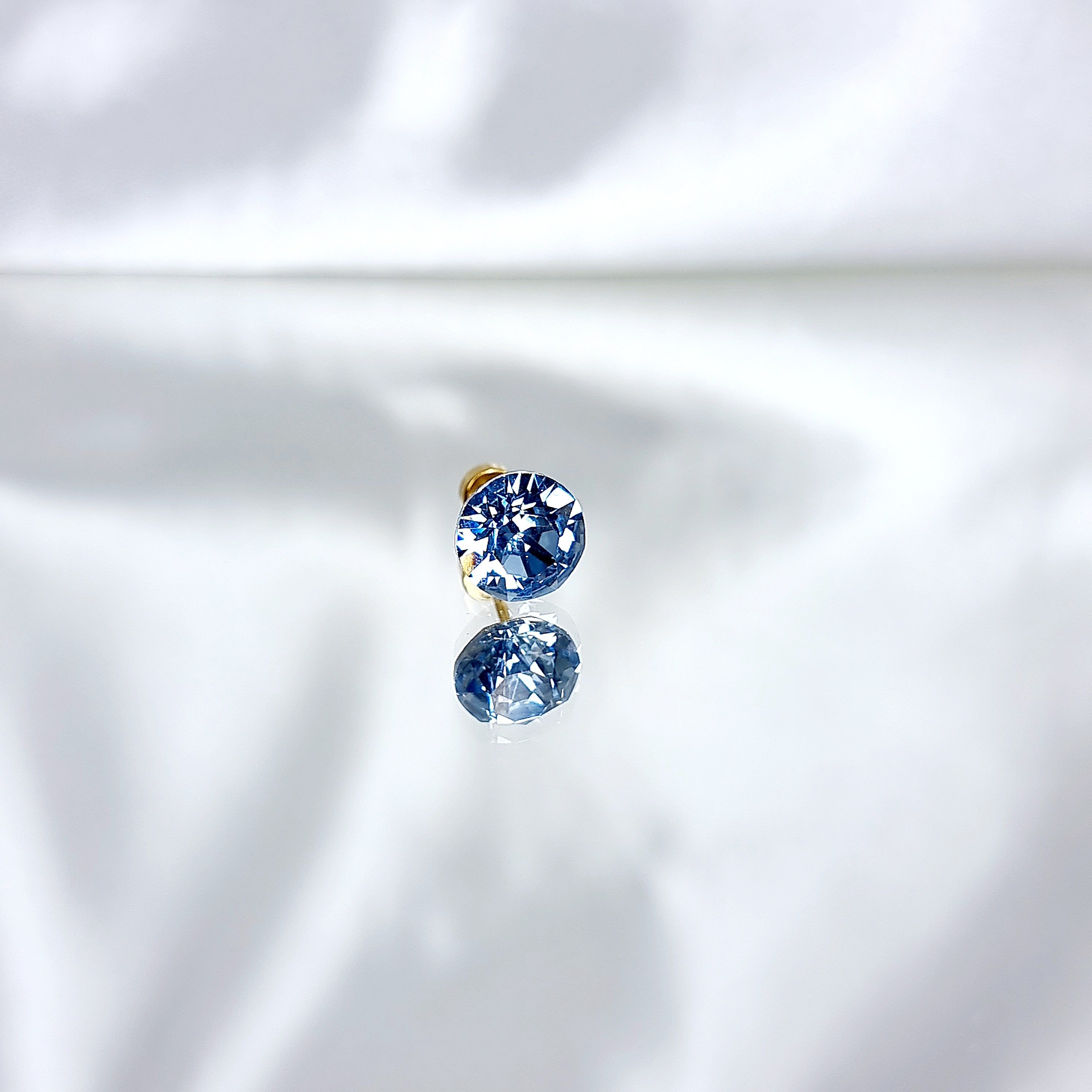 Apzeltīts pīrsings, neizraisa alerģiju, kvalitatīvi pīrsingi, neapsūbē, mitrumizturīgi. Drošs pirkums, ātra piegāde, plašs sortiments, vienkārša atgriešana. Deguna pīrsing, auss pīrsing, nabas pīrsing, bērniem. Zelta pīrsingi, medicīniskā zelta pīrsings, rotaslietas sievietei, moderni auskari, gaumīgi pīrsingi, tragus.