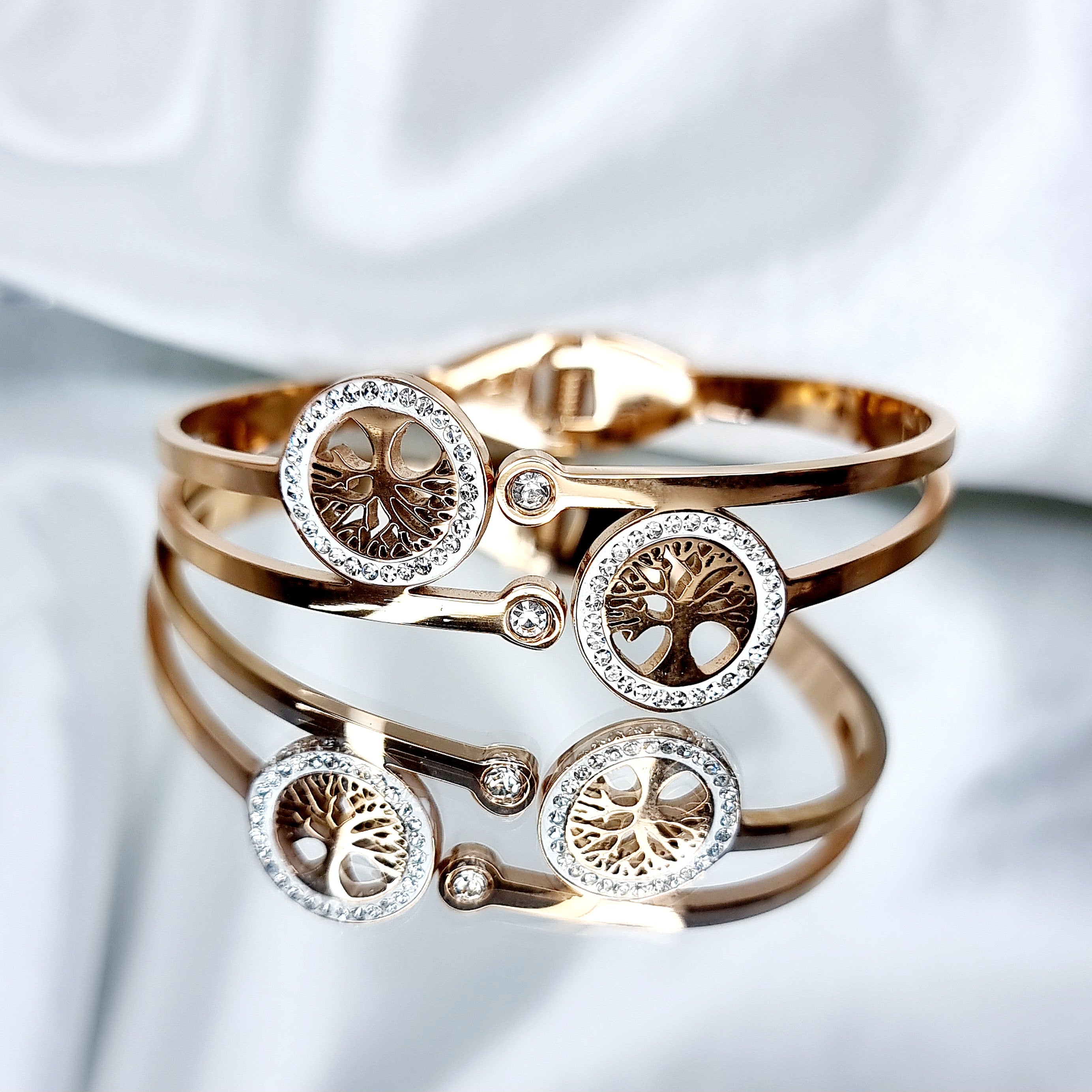 Apzeltīta rokassprādze, neizraisa alerģiju, kvalitatīva, neapsūbē. Drošs pirkums, ātra piegāde, plašs sortiments, vienkāršota atgriešana. Klasiska ķēdīte, rokas…