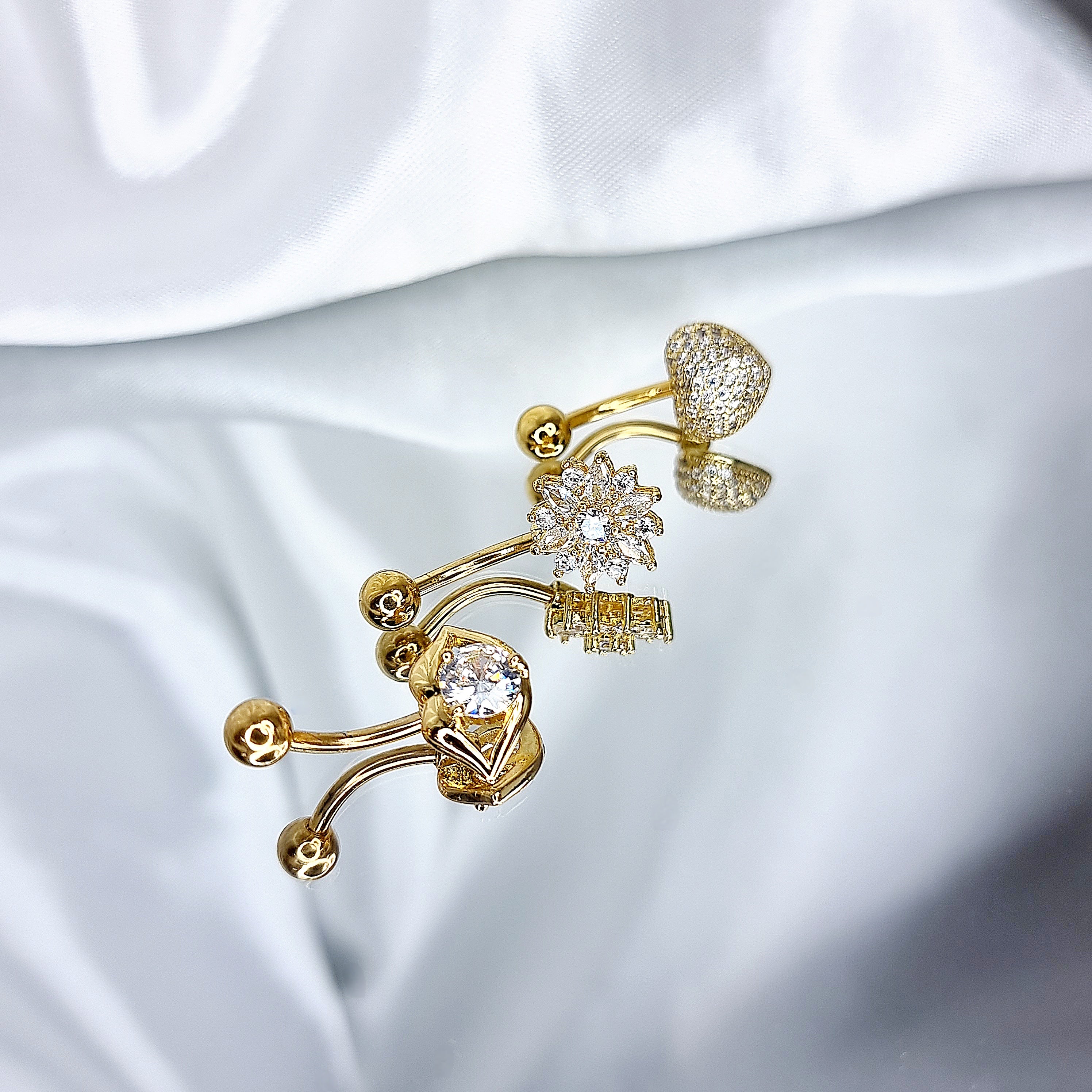 Apzeltīts pīrsings, neizraisa alerģiju, kvalitatīvi pīrsingi, neapsūbē, mitrumizturīgi. Drošs pirkums, ātra piegāde, plašs sortiments, vienkārša atgriešana. Deg…