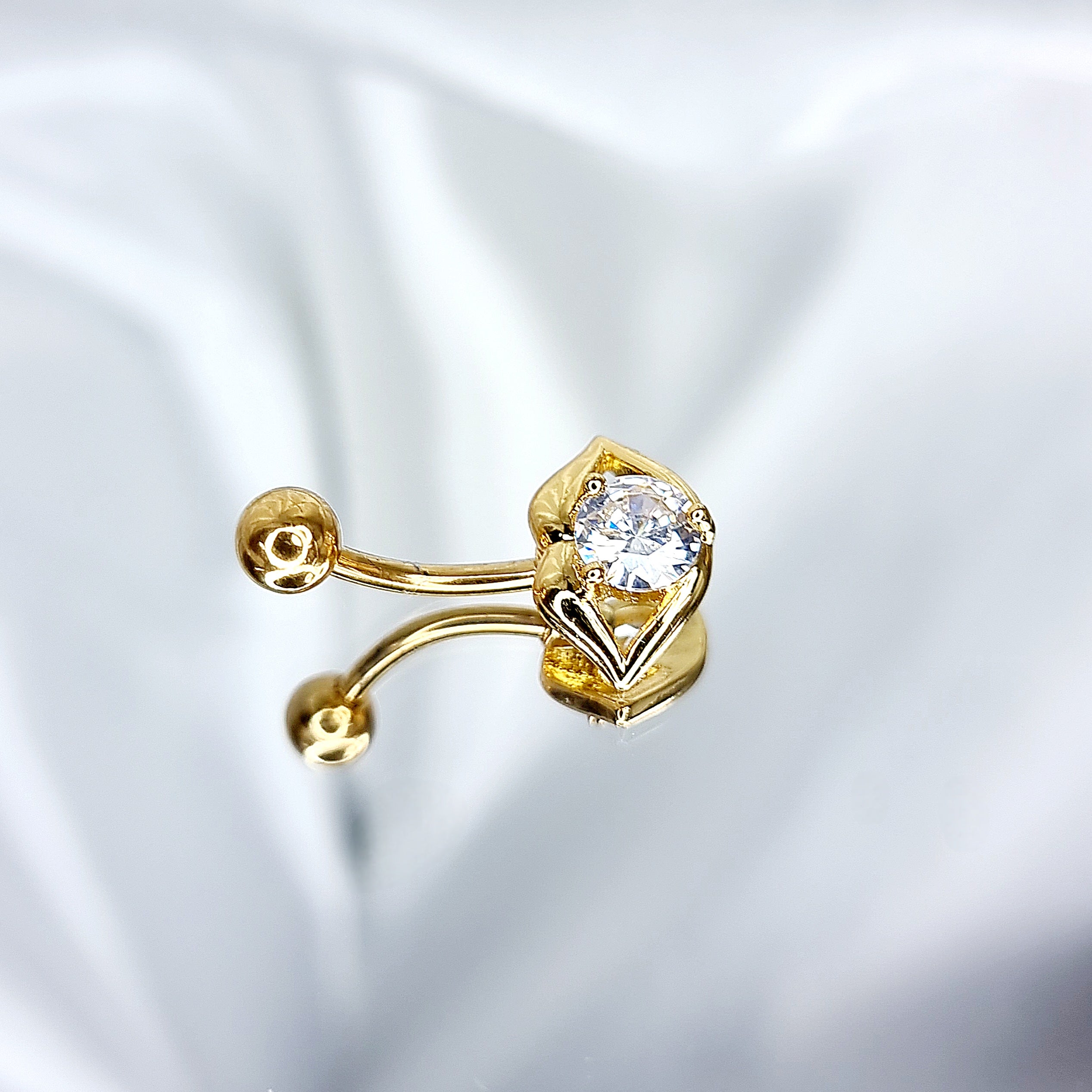 Apzeltīts pīrsings, neizraisa alerģiju, kvalitatīvi pīrsingi, neapsūbē, mitrumizturīgi. Drošs pirkums, ātra piegāde, plašs sortiments, vienkārša atgriešana. Deg…