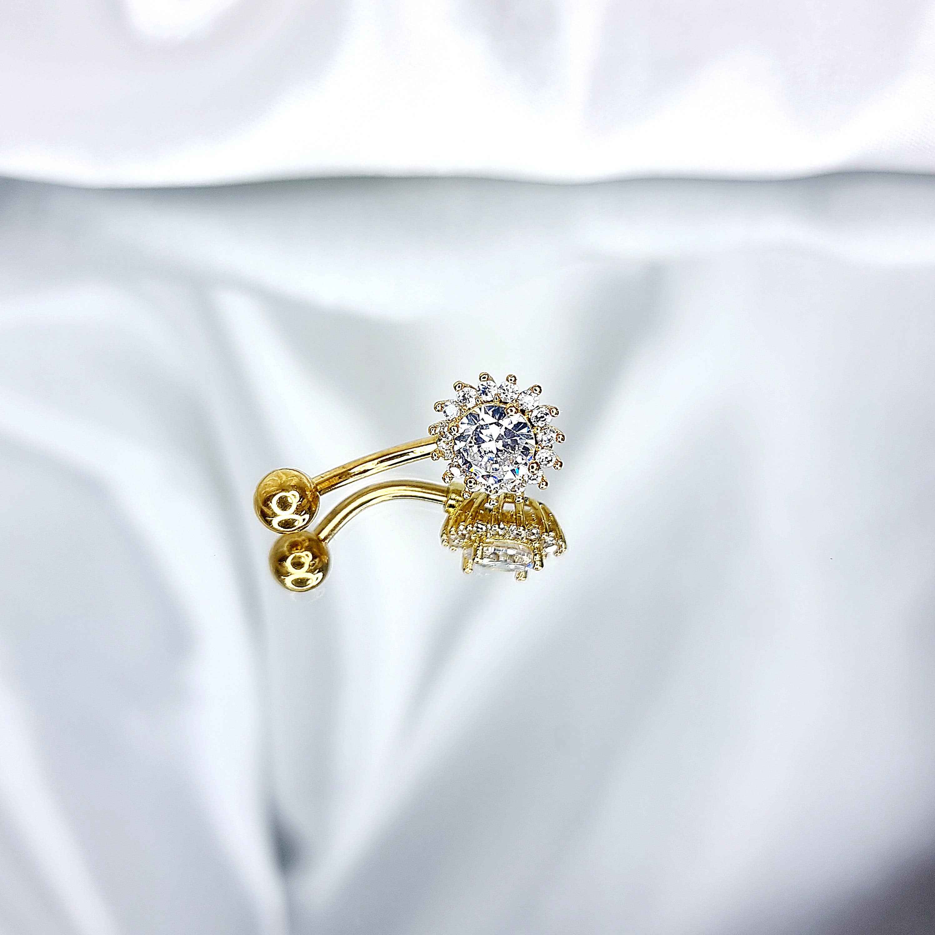 Apzeltīts pīrsings, neizraisa alerģiju, kvalitatīvi pīrsingi, neapsūbē, mitrumizturīgi. Drošs pirkums, ātra piegāde, plašs sortiments, vienkārša atgriešana. Deg…