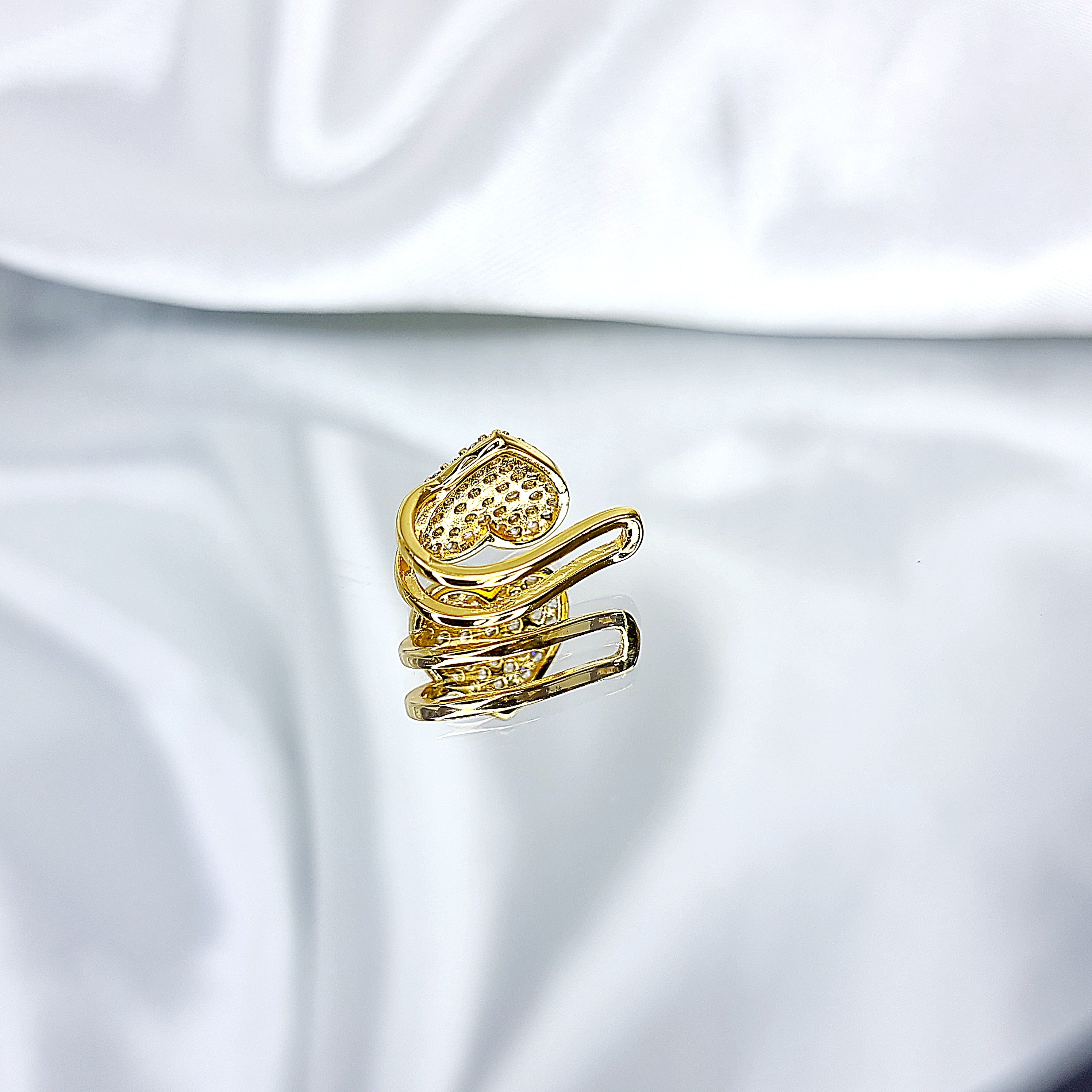 Apzeltīts pīrsings, neizraisa alerģiju, kvalitatīvi pīrsingi, neapsūbē, mitrumizturīgi. Drošs pirkums, ātra piegāde, plašs sortiments, vienkārša atgriešana. Deg…