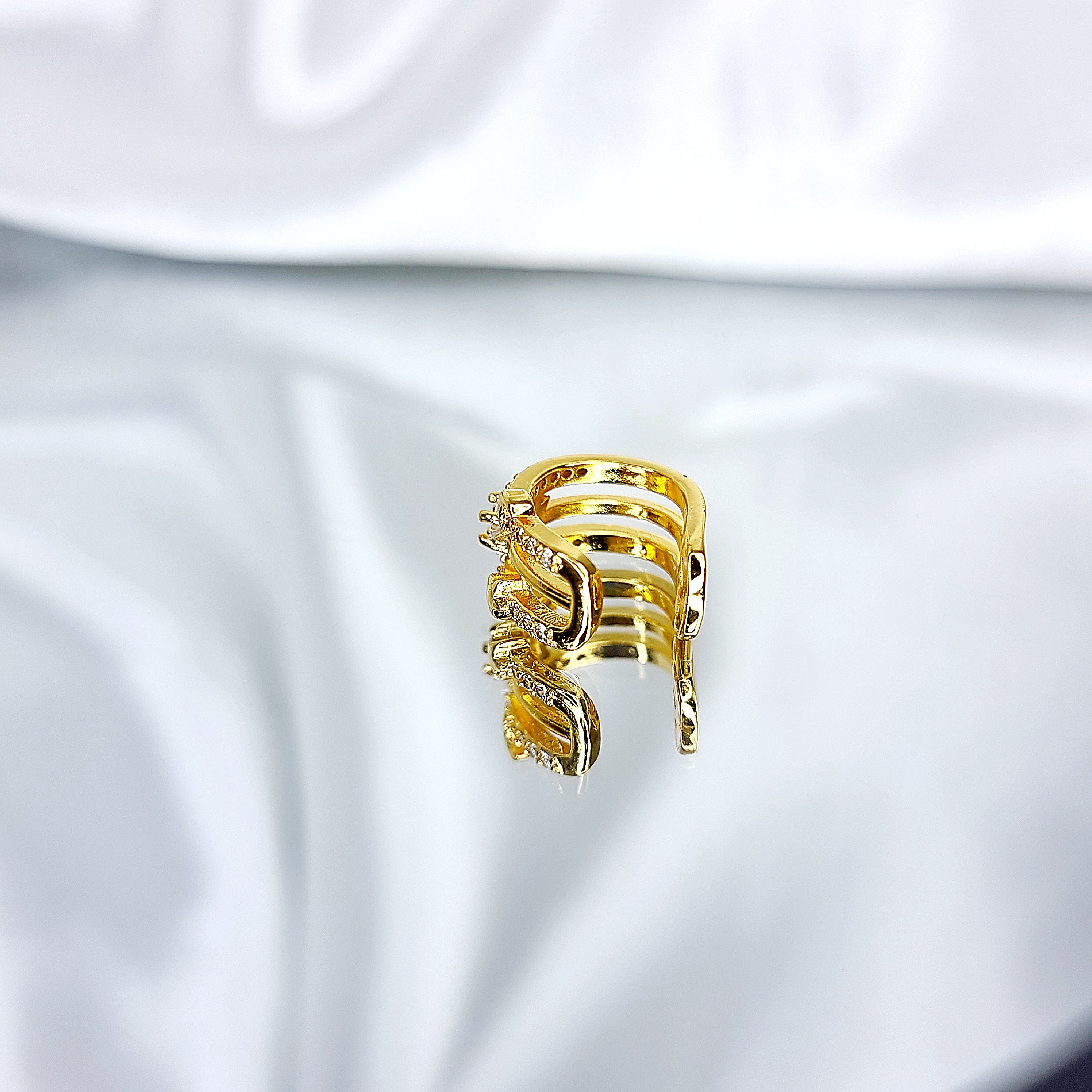 Apzeltīts pīrsings, neizraisa alerģiju, kvalitatīvi pīrsingi, neapsūbē, mitrumizturīgi. Drošs pirkums, ātra piegāde, plašs sortiments, vienkārša atgriešana. Deg…