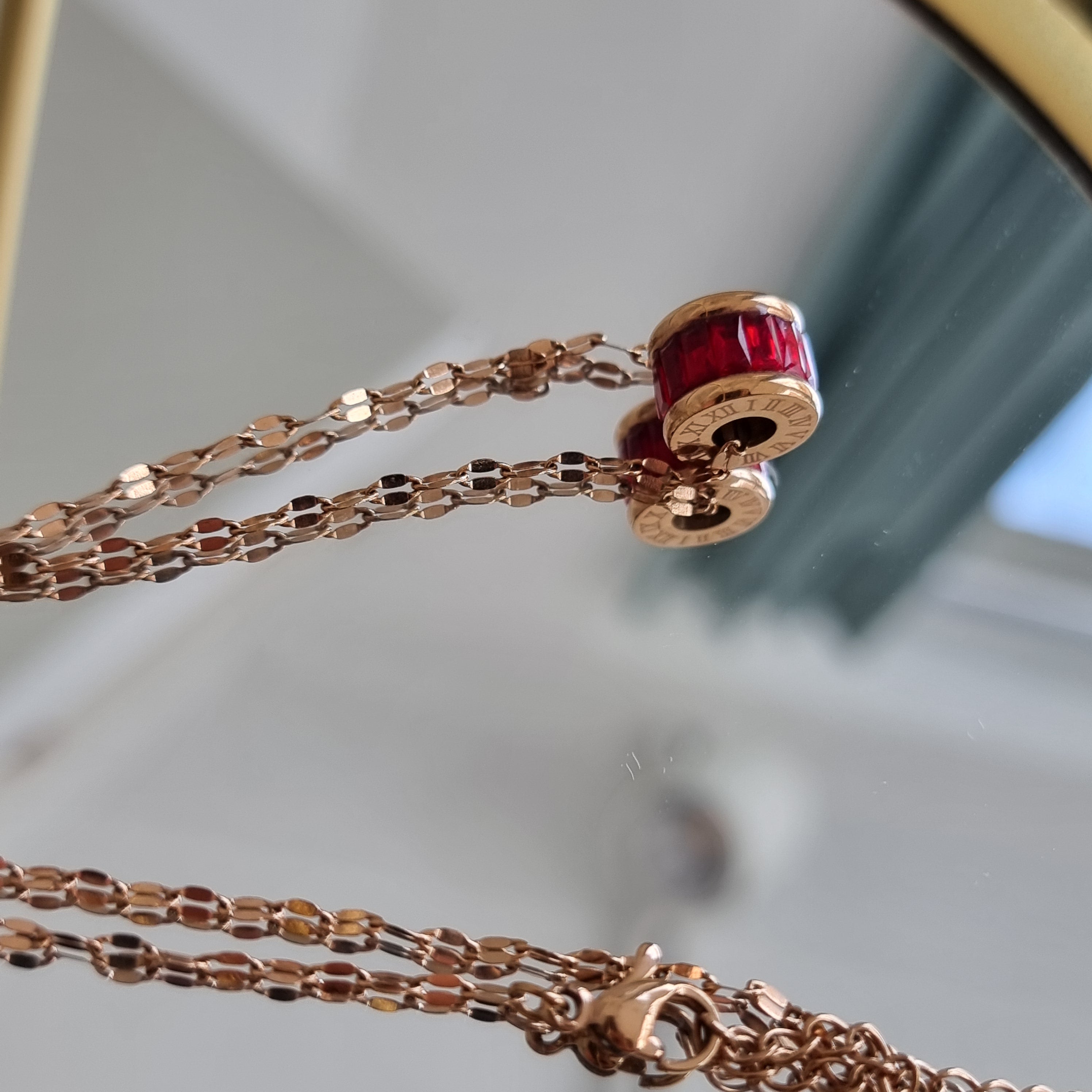 Kaklarota Swirl sarkana