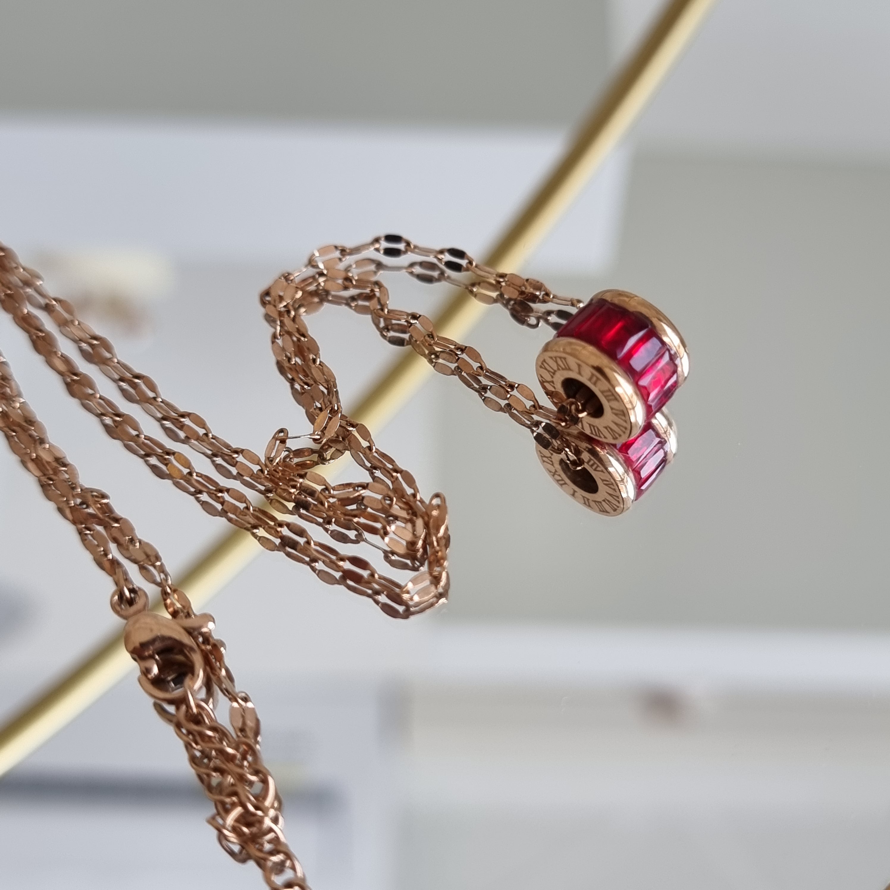 Kaklarota Swirl sarkana